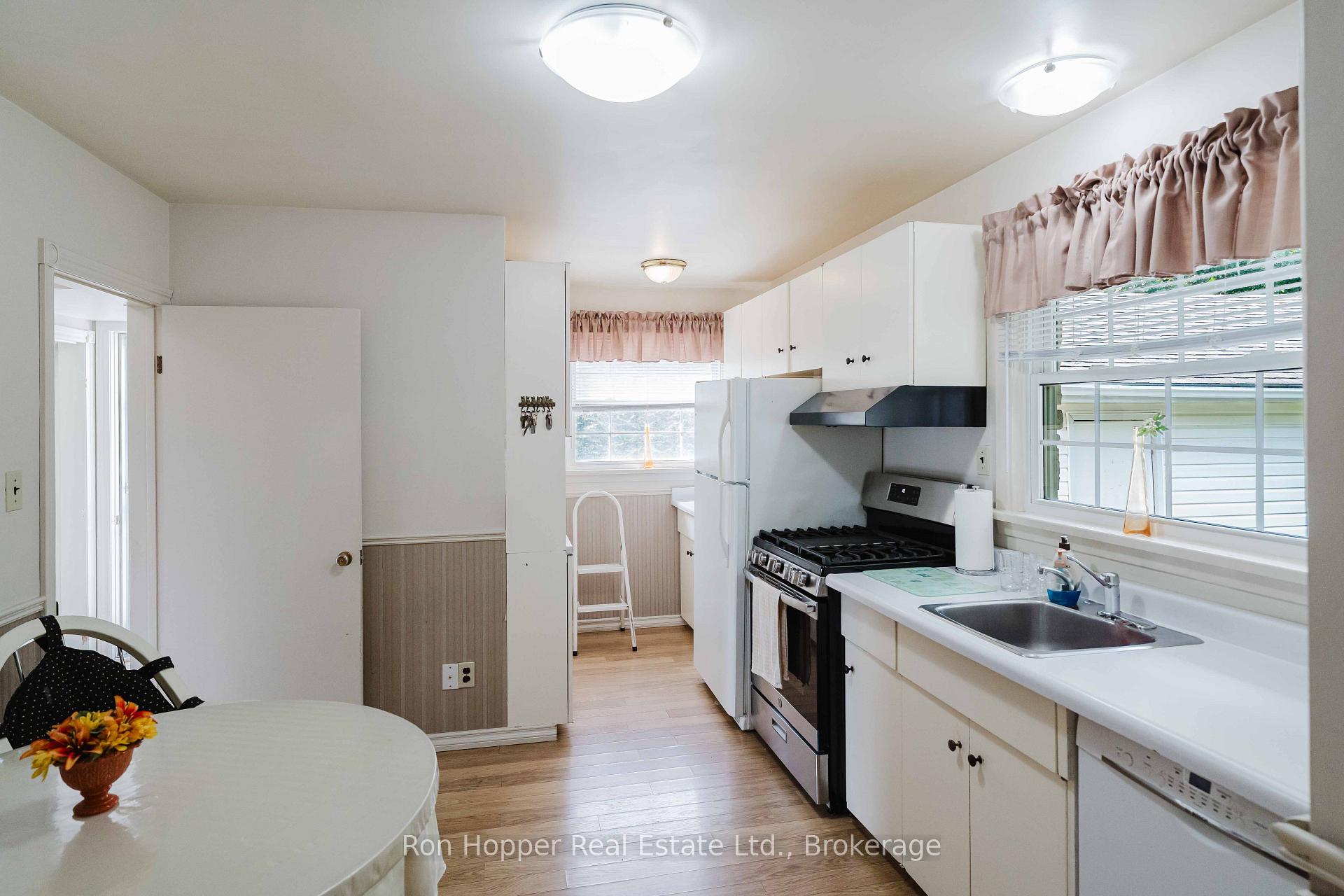 Photo 15 of 680 6th Avenue W, Owen Sound — HOMEH