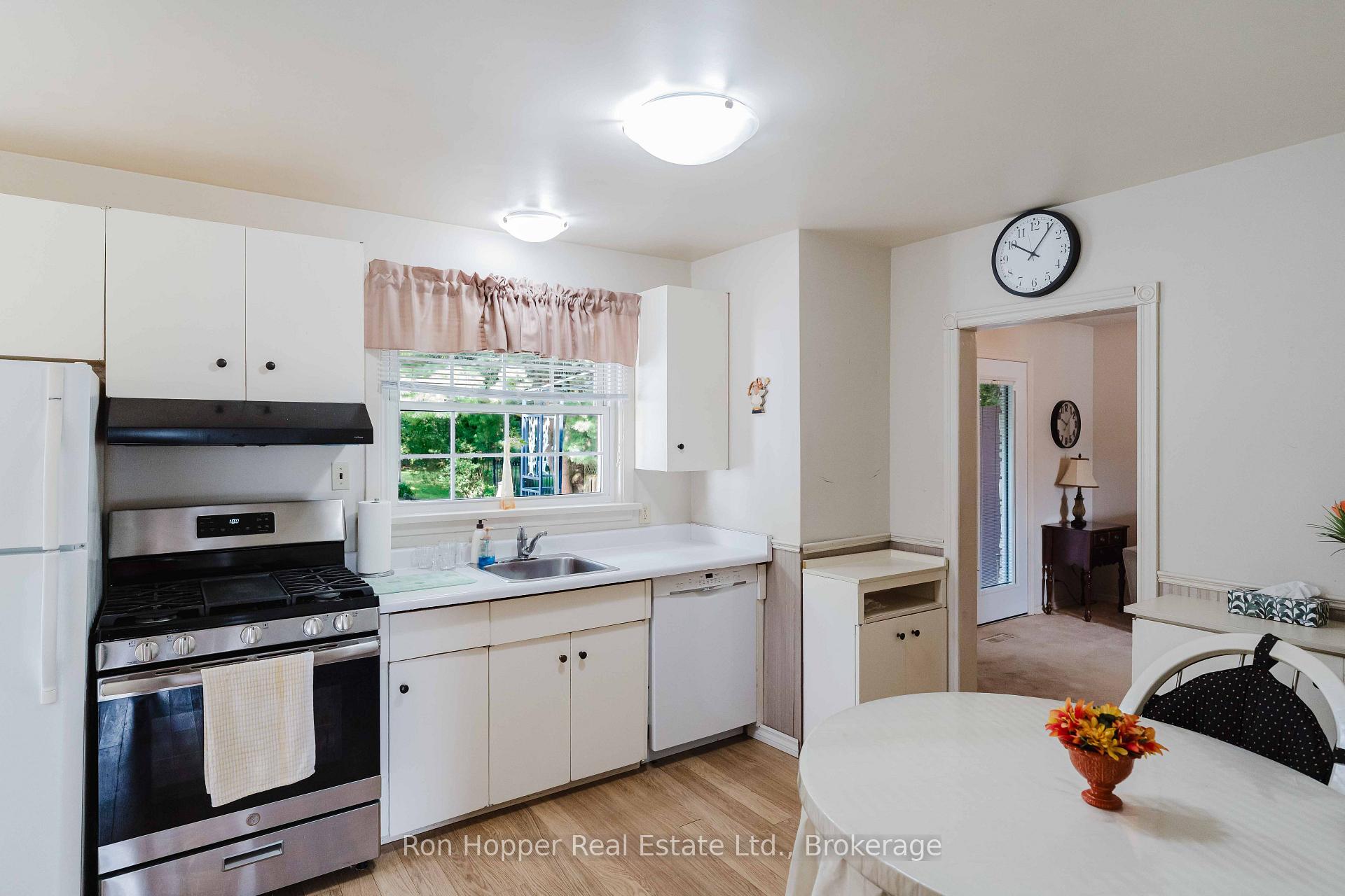Photo 16 of 680 6th Avenue W, Owen Sound — HOMEH