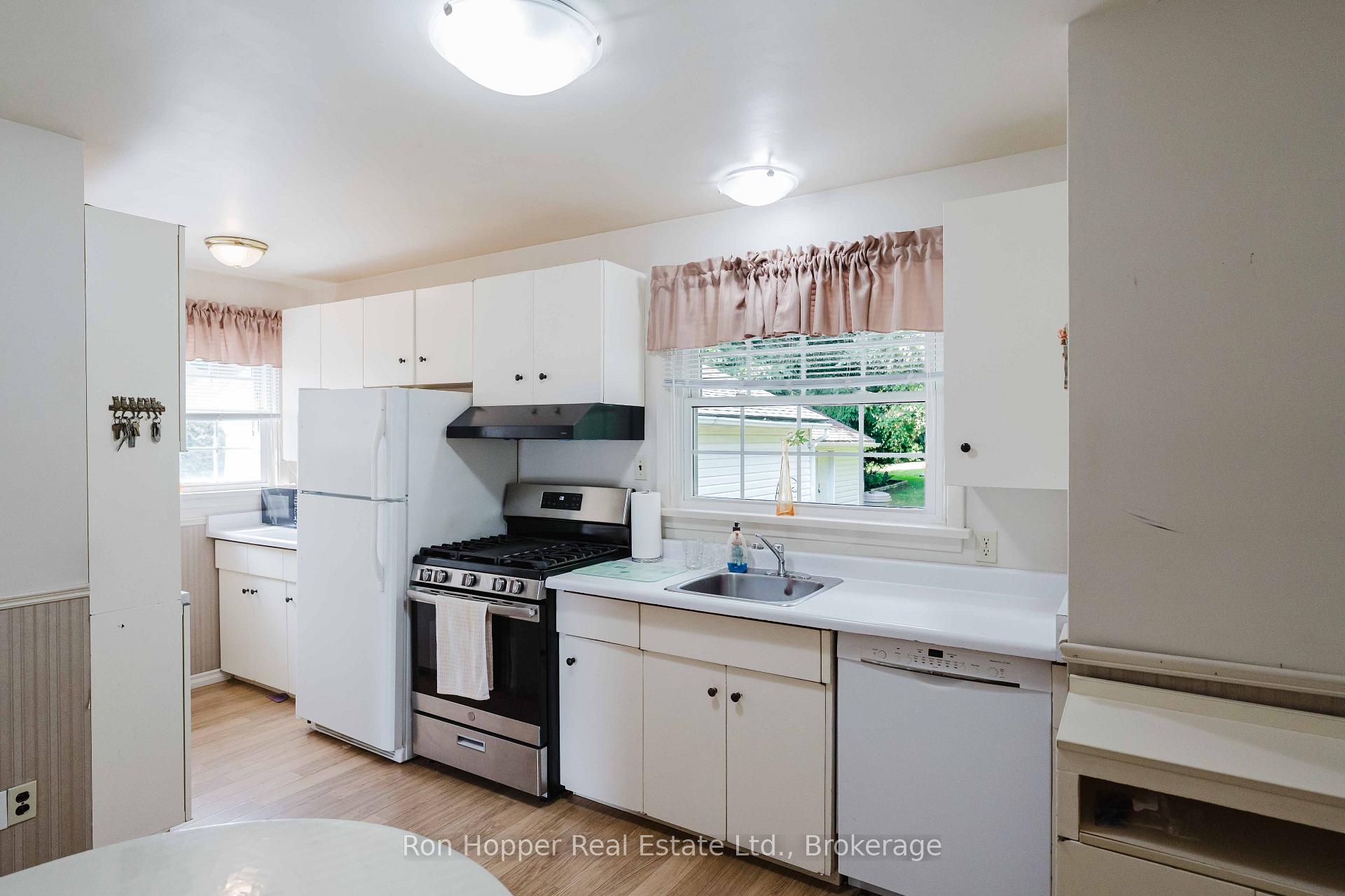 Photo 17 of 680 6th Avenue W, Owen Sound — HOMEH