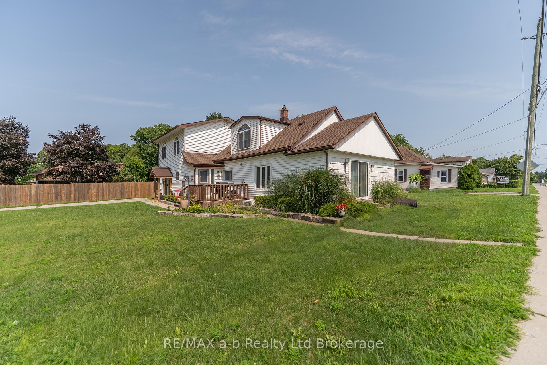 Photo 2 of 13 Potters Road N, Tillsonburg — HOMEH