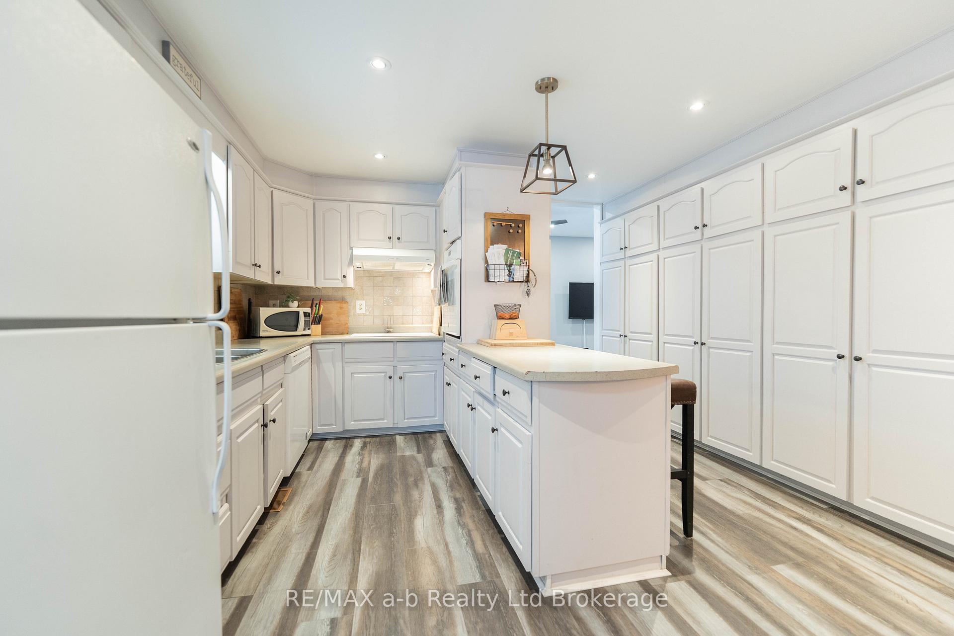 Photo 15 of 13 Potters Road N, Tillsonburg — HOMEH