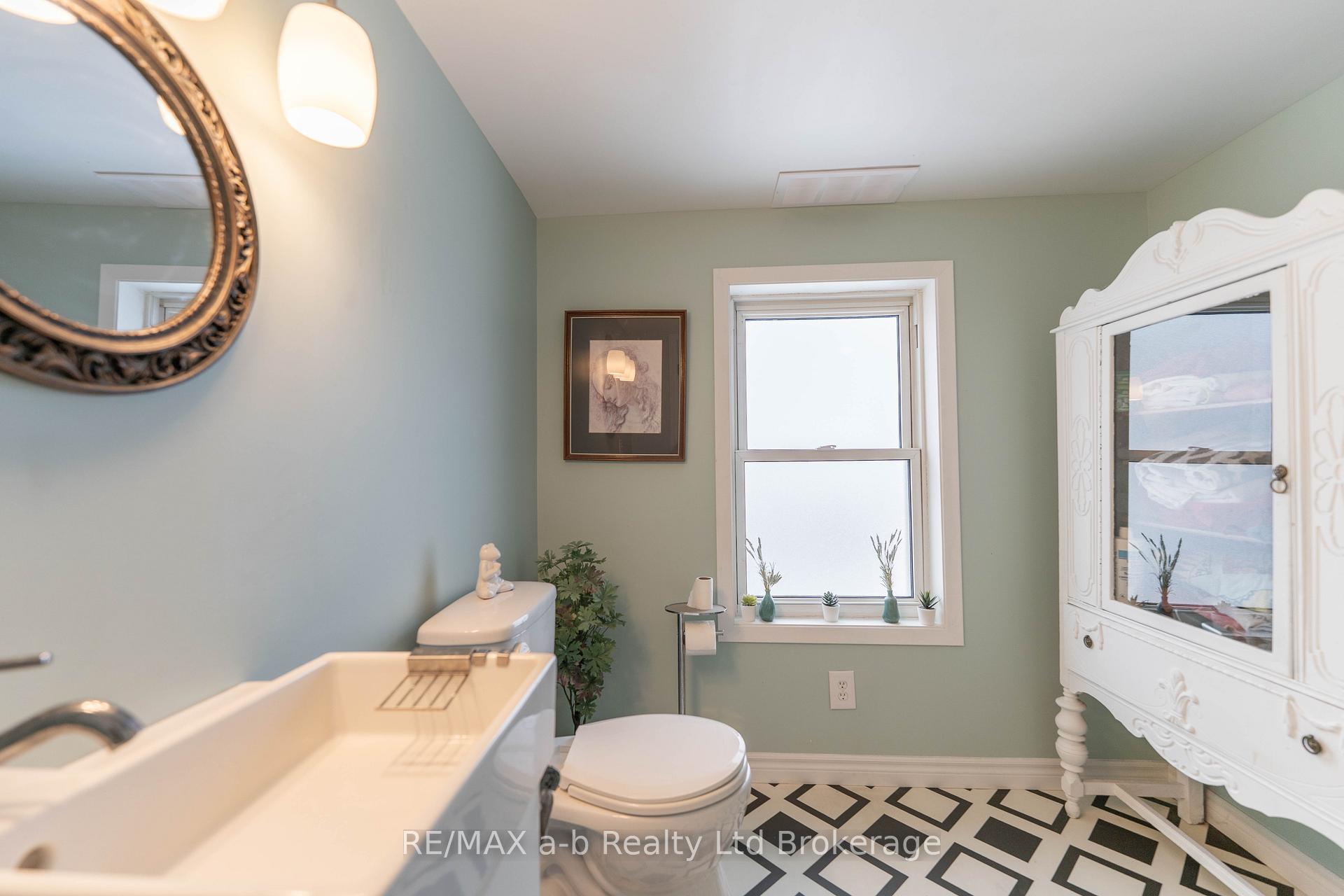 Photo 32 of 13 Potters Road N, Tillsonburg — HOMEH