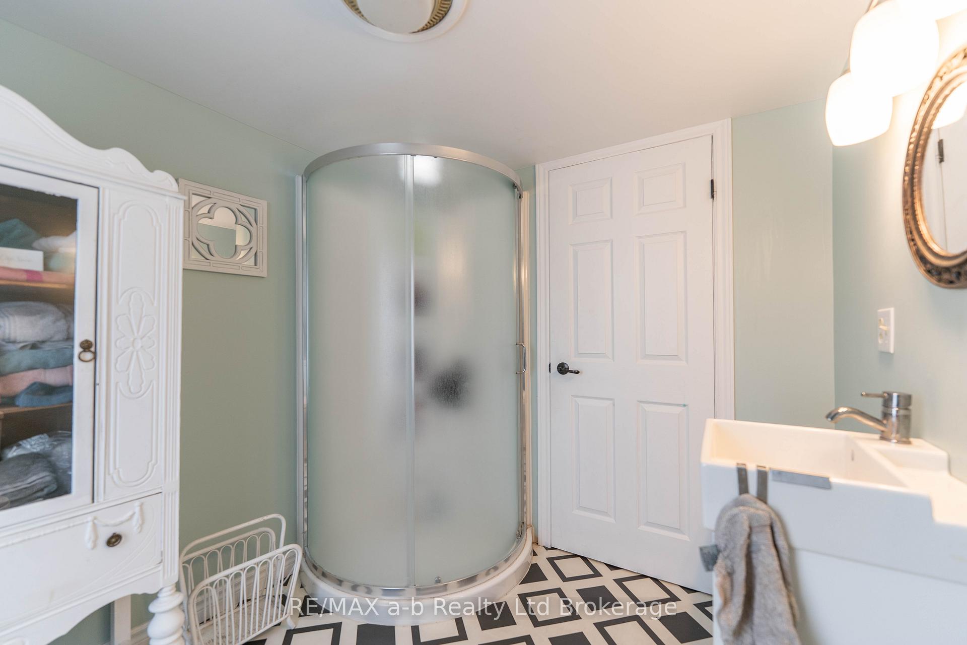 Photo 33 of 13 Potters Road N, Tillsonburg — HOMEH