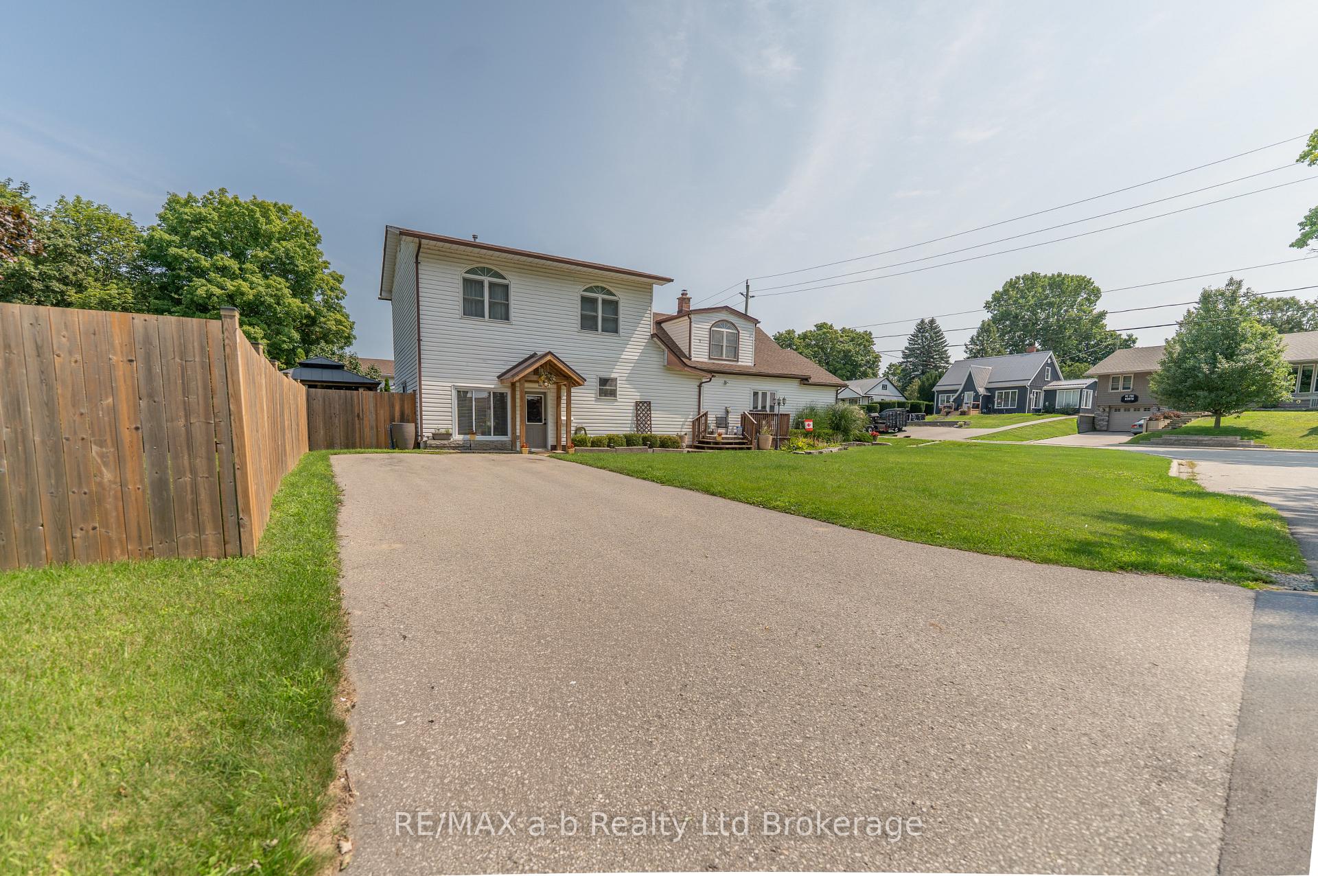 Photo 38 of 13 Potters Road N, Tillsonburg — HOMEH
