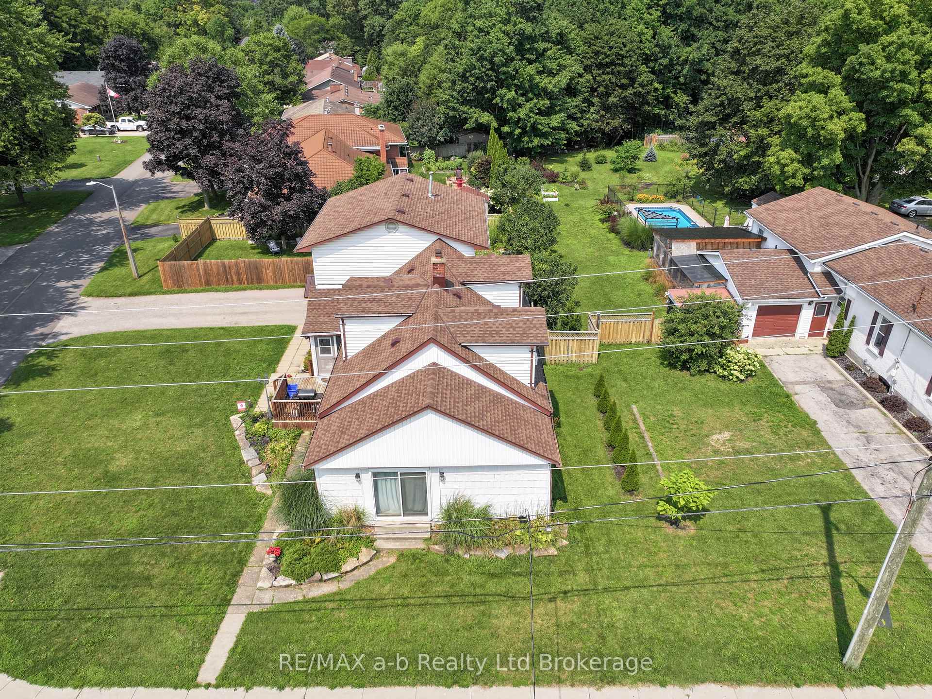 Photo 39 of 13 Potters Road N, Tillsonburg — HOMEH