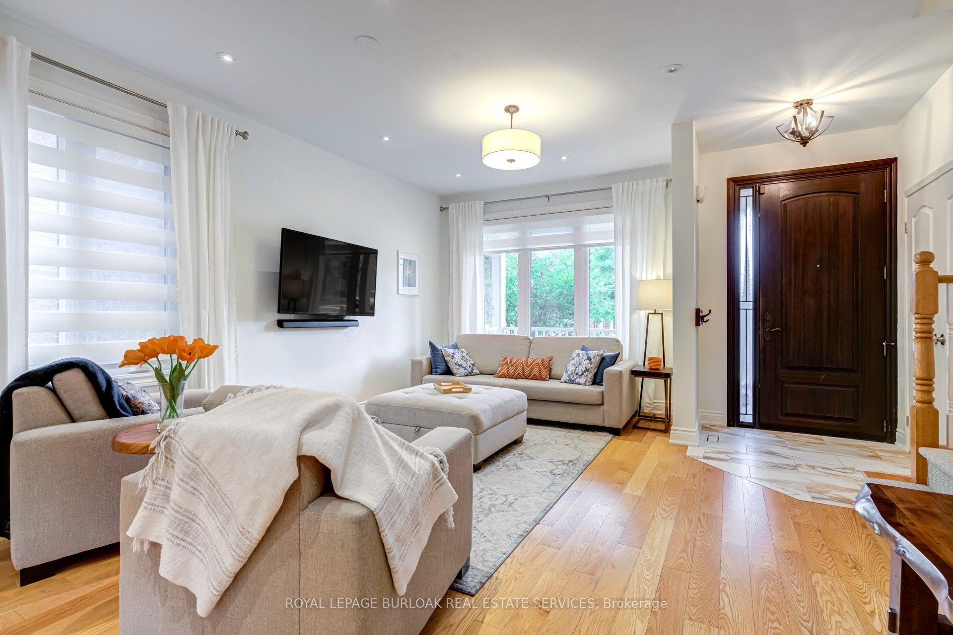 Photo 2 of 2342 Lionstone Drive, Oakville, Westmount — HOMEH