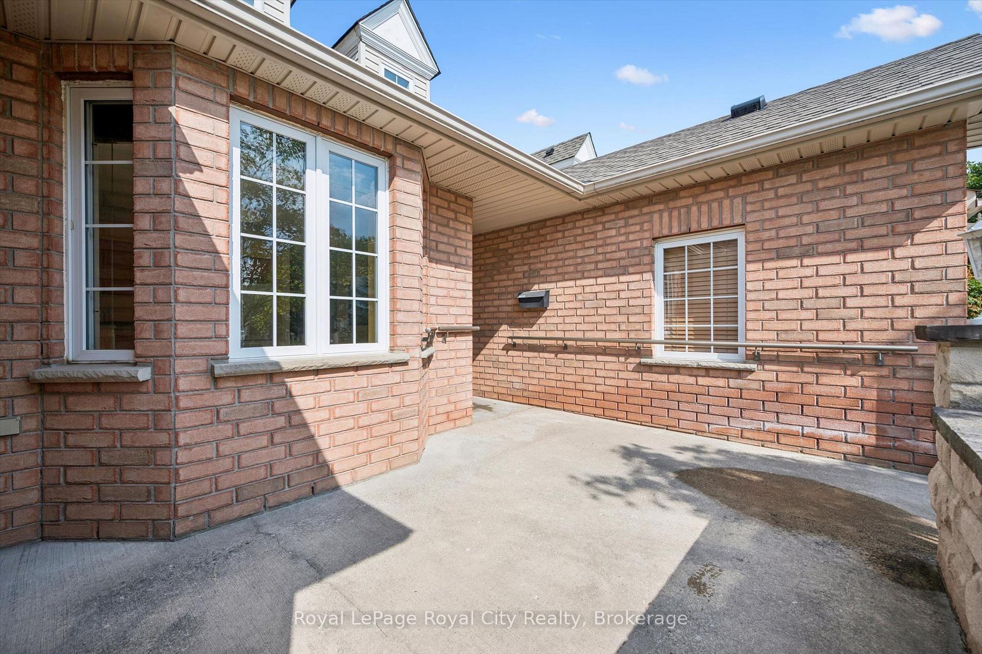 Photo 3 of 46 Terraview Crescent, Guelph, Kortright West — HOMEH
