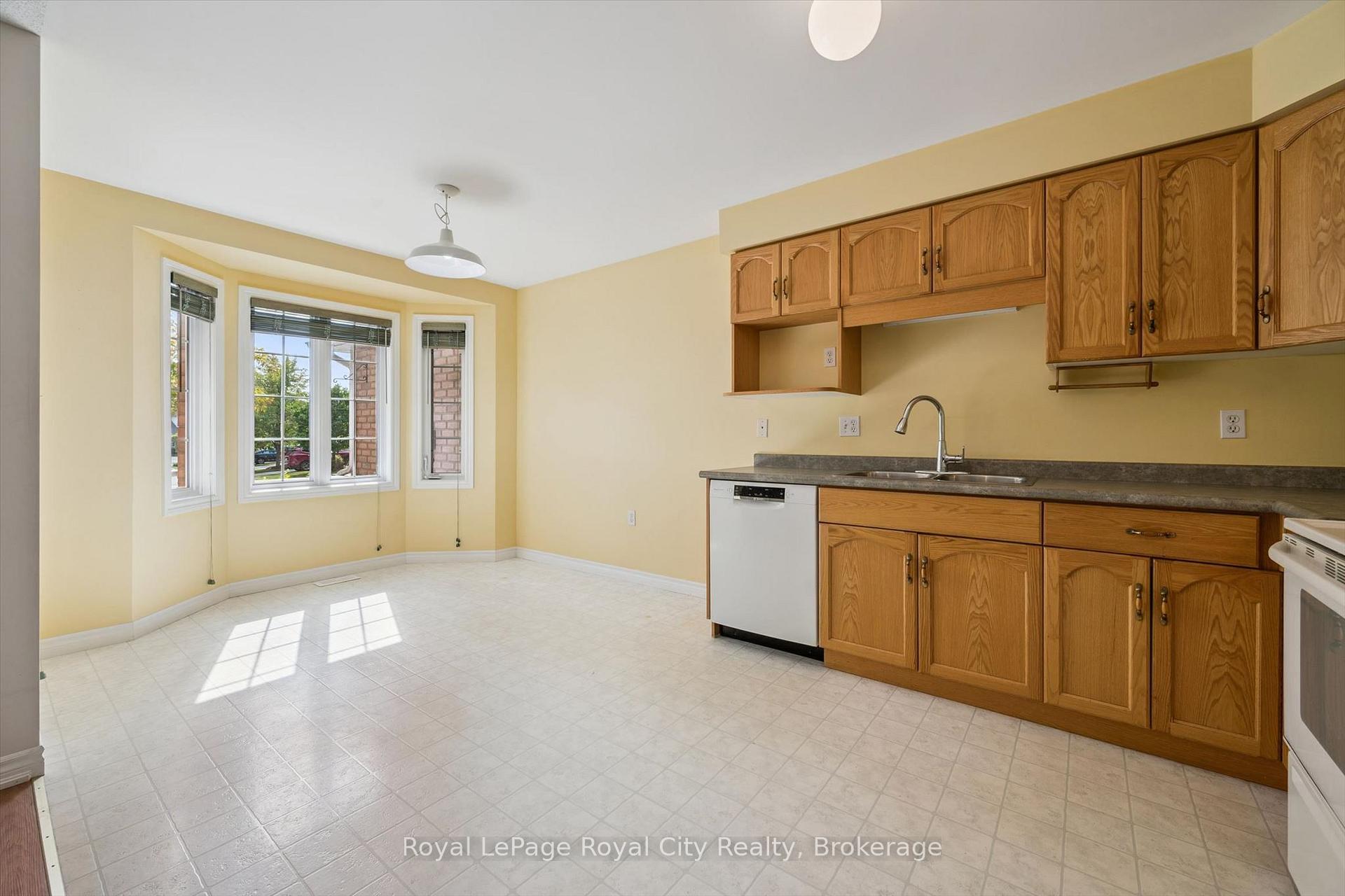 Photo 17 of 46 Terraview Crescent, Guelph, Kortright West — HOMEH