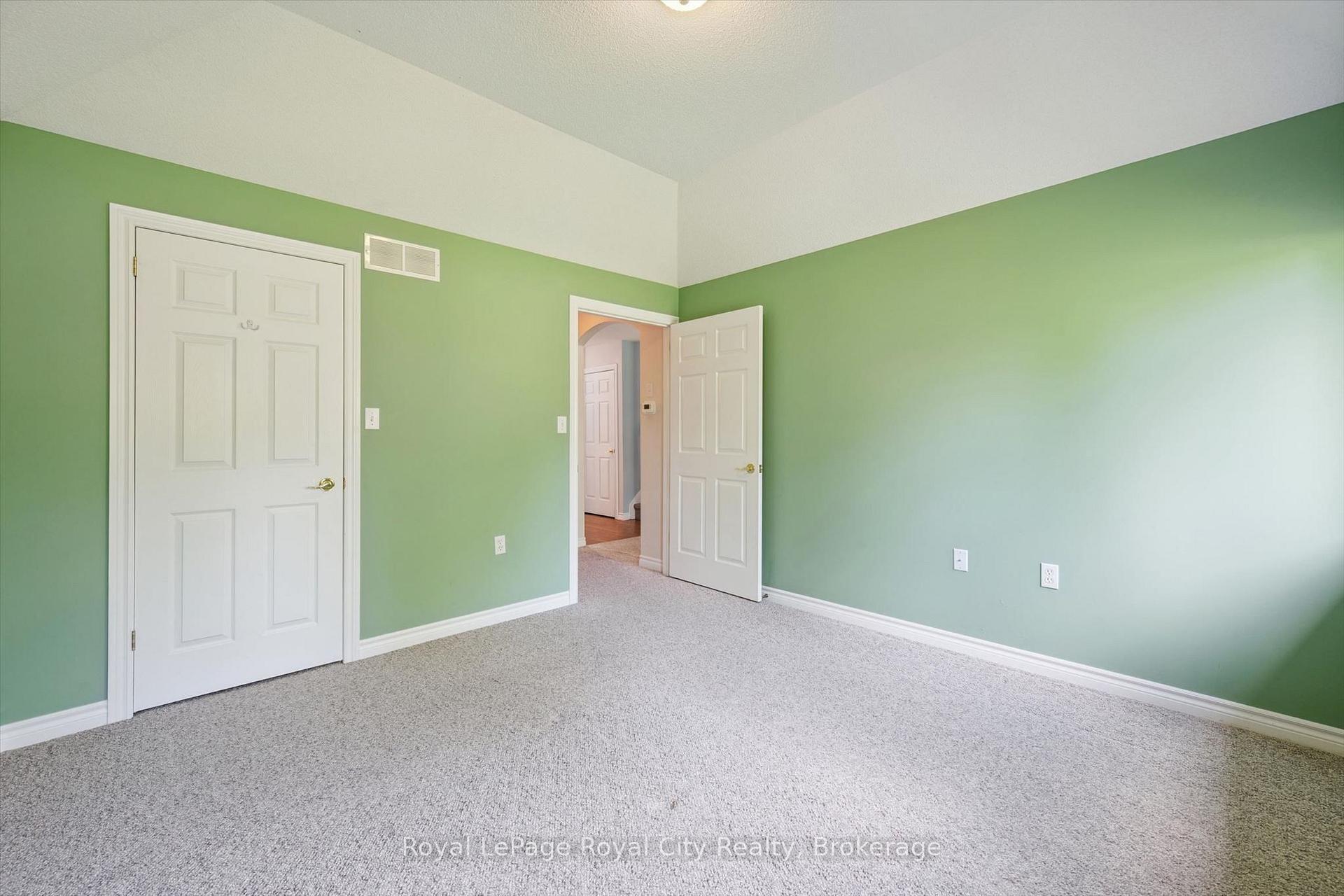 Photo 16 of 46 Terraview Crescent, Guelph, Kortright West — HOMEH
