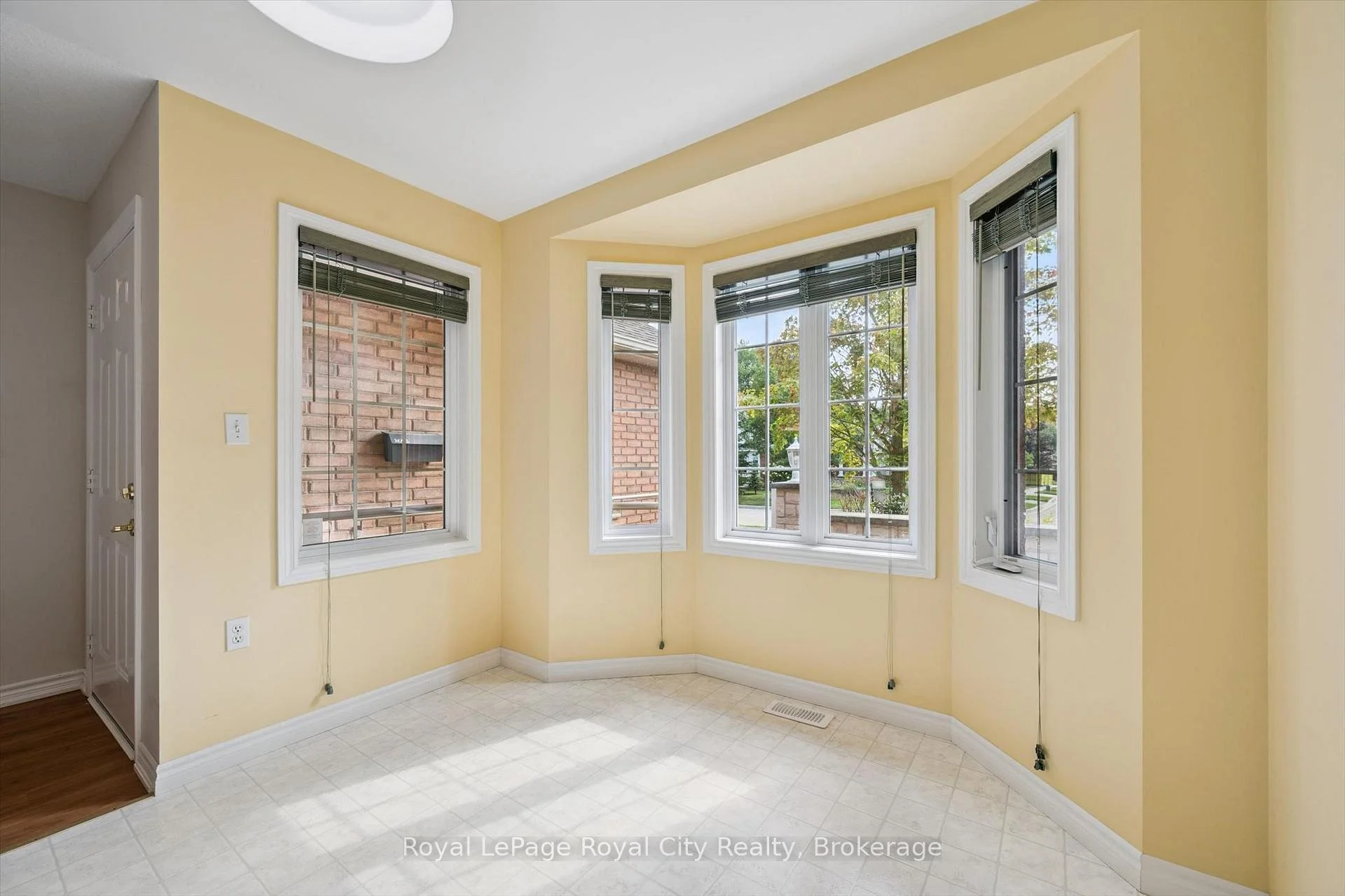 Photo 24 of 46 Terraview Crescent, Guelph, Kortright West — HOMEH