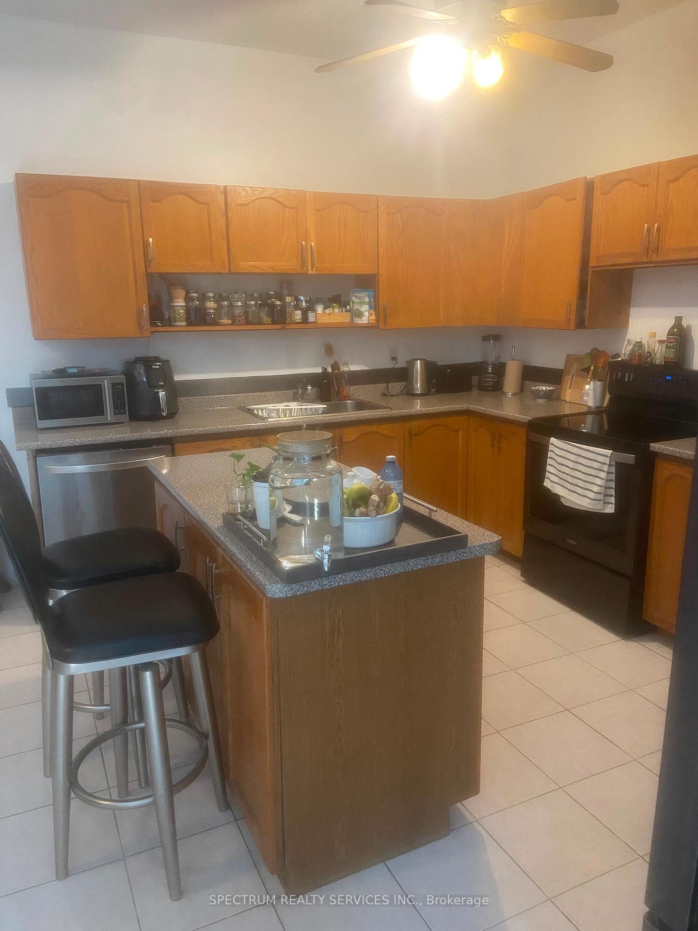 Photo 15 of Unit Rear Main Floor Loft, 3126 Dundas Street, Toronto, Junction Area — HOMEH