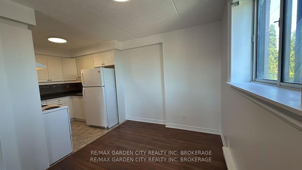 Photo 17 of Unit 201, 210 Pelham Road, St. Catharines, Western Hill — HOMEH