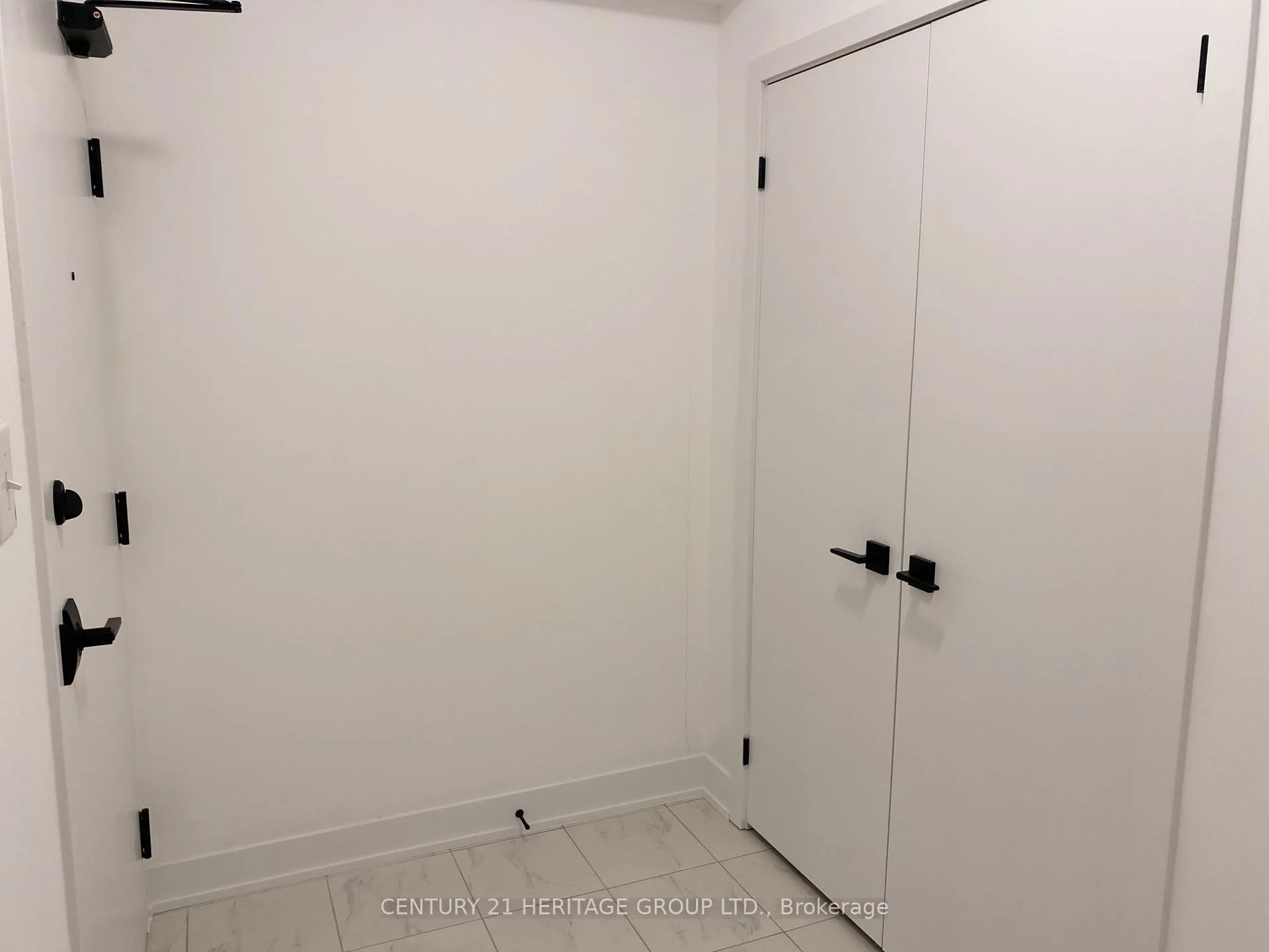 Photo 8 of Unit 502, 10 Culinary Lane, Barrie, Rural Barrie Southeast — HOMEH