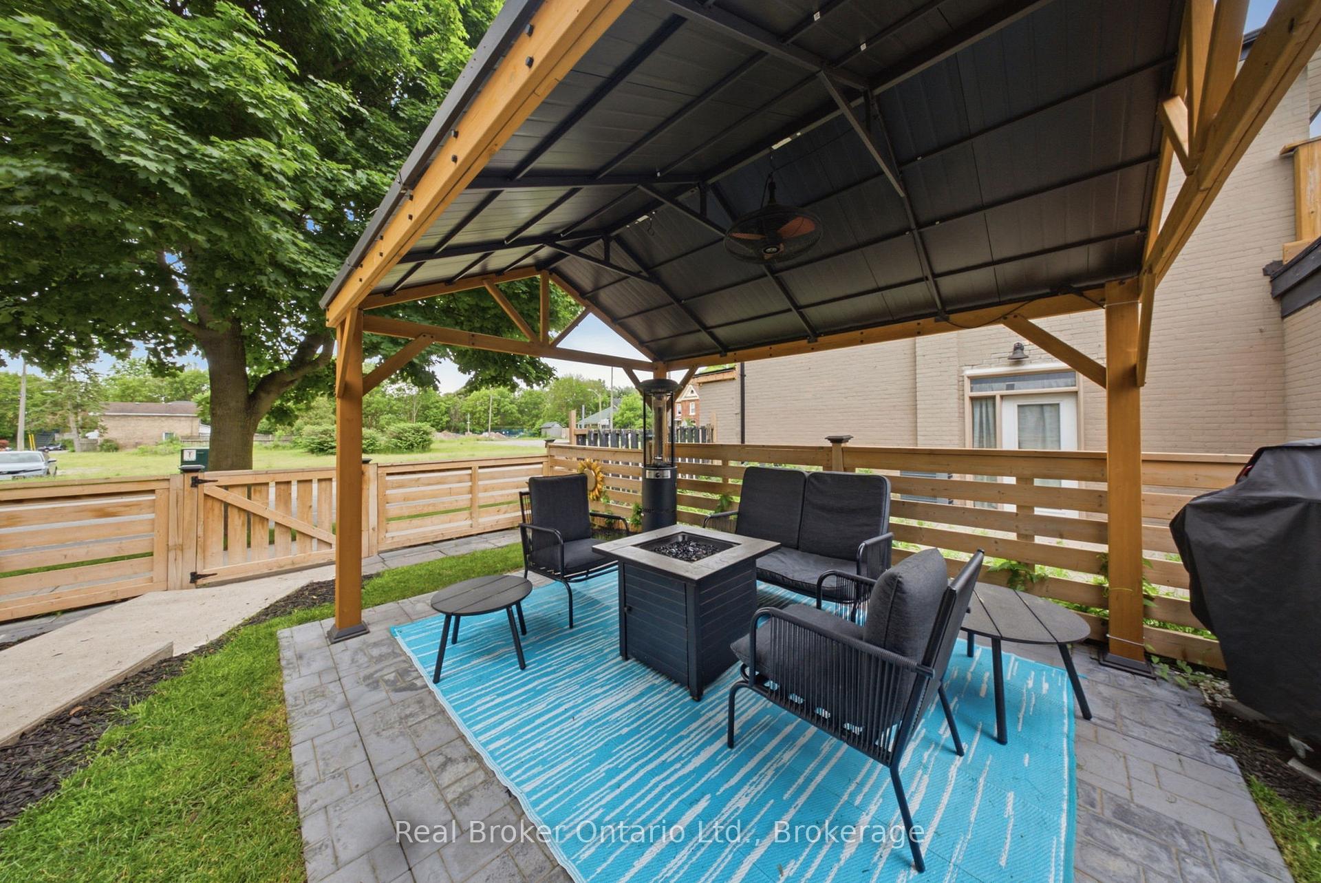 Photo 3 of 175 Grand River Avenue, Brantford, Holmedale — HOMEH