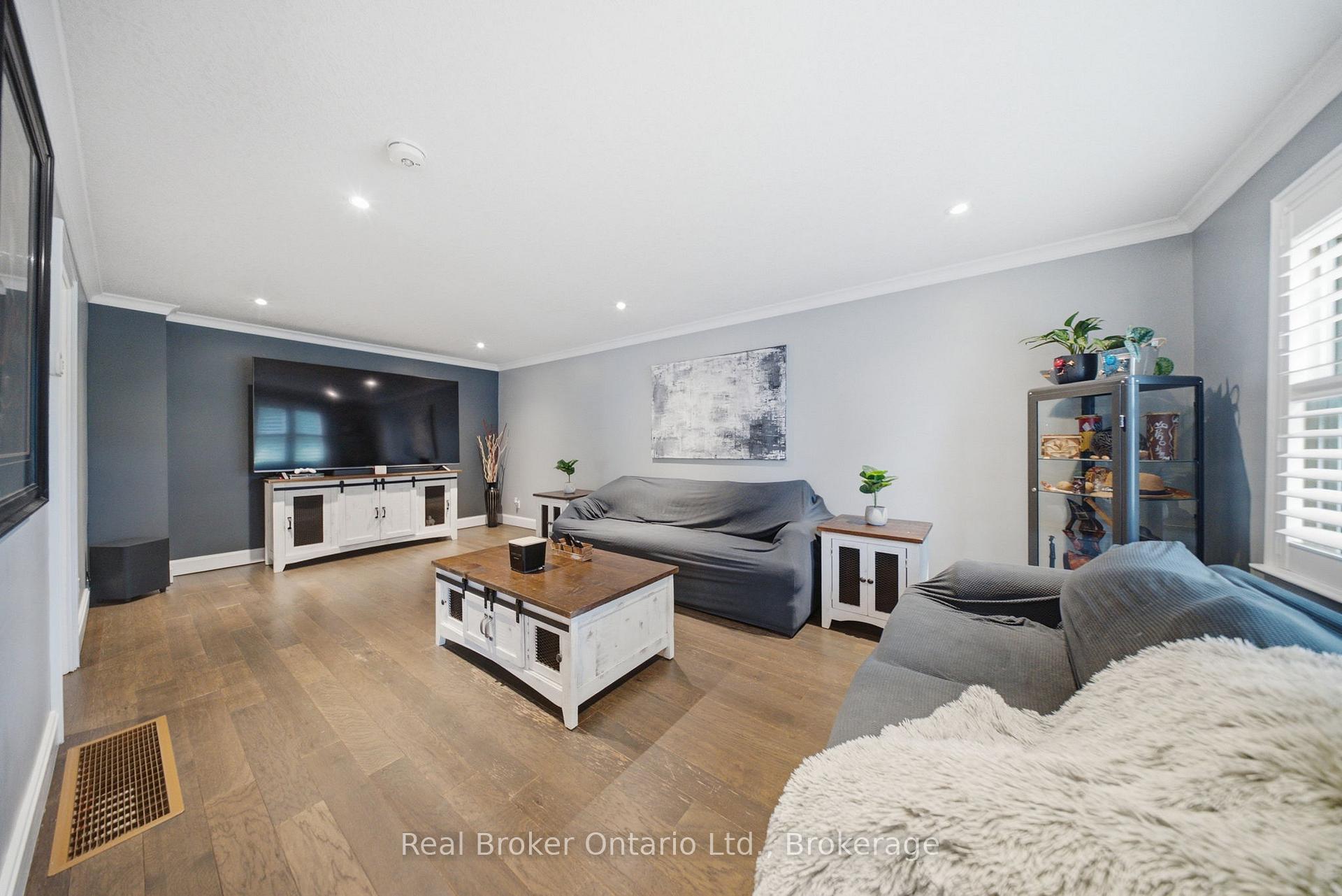 Photo 11 of 175 Grand River Avenue, Brantford, Holmedale — HOMEH
