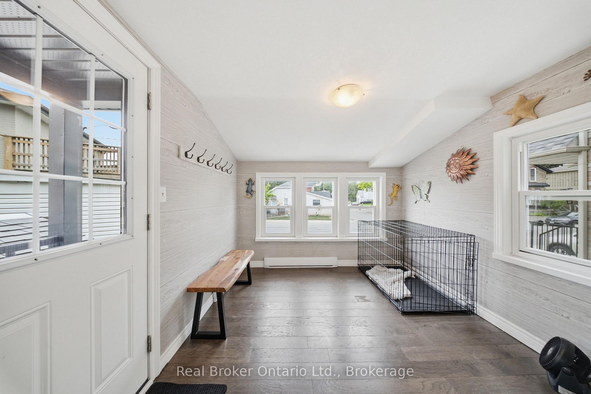 Photo 13 of 175 Grand River Avenue, Brantford, Holmedale — HOMEH