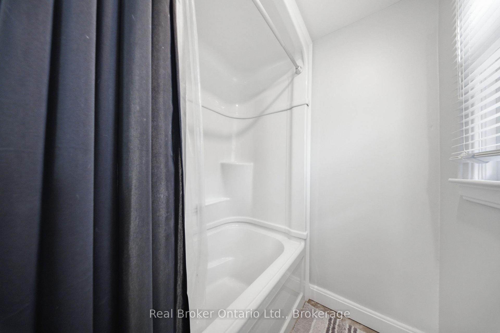 Photo 17 of 175 Grand River Avenue, Brantford, Holmedale — HOMEH