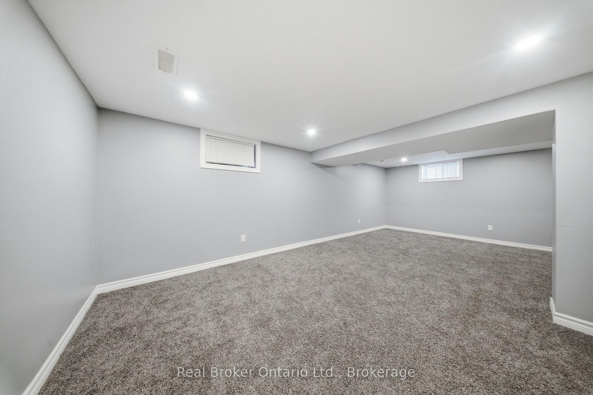 Photo 21 of 175 Grand River Avenue, Brantford, Holmedale — HOMEH