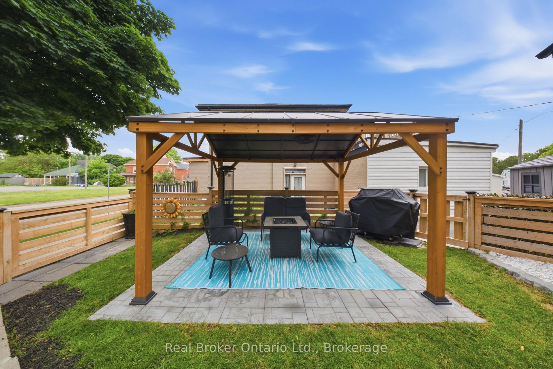 Photo 25 of 175 Grand River Avenue, Brantford, Holmedale — HOMEH