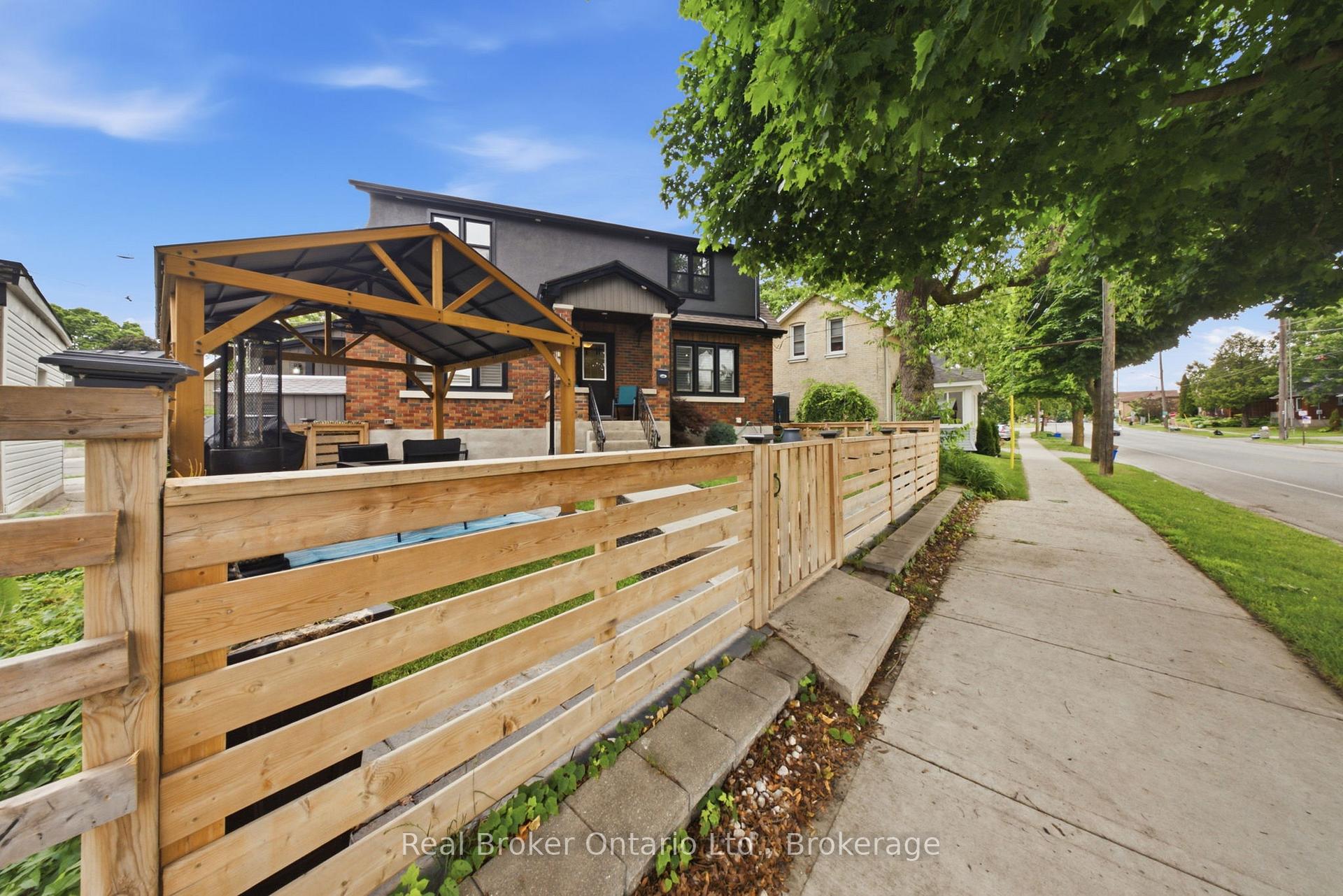 Photo 27 of 175 Grand River Avenue, Brantford, Holmedale — HOMEH