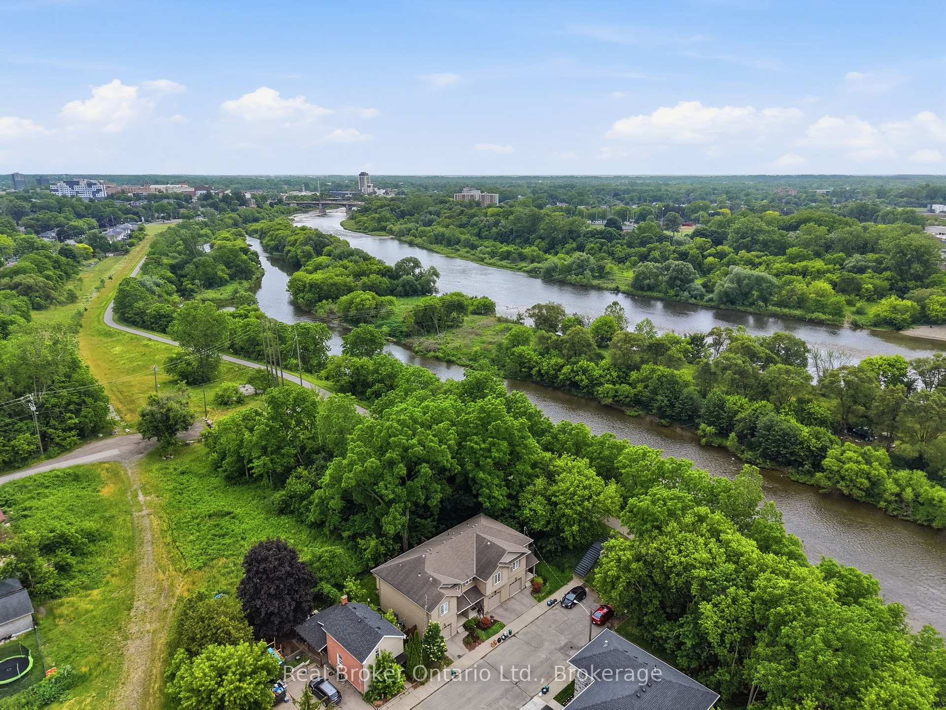 Photo 32 of 175 Grand River Avenue, Brantford, Holmedale — HOMEH