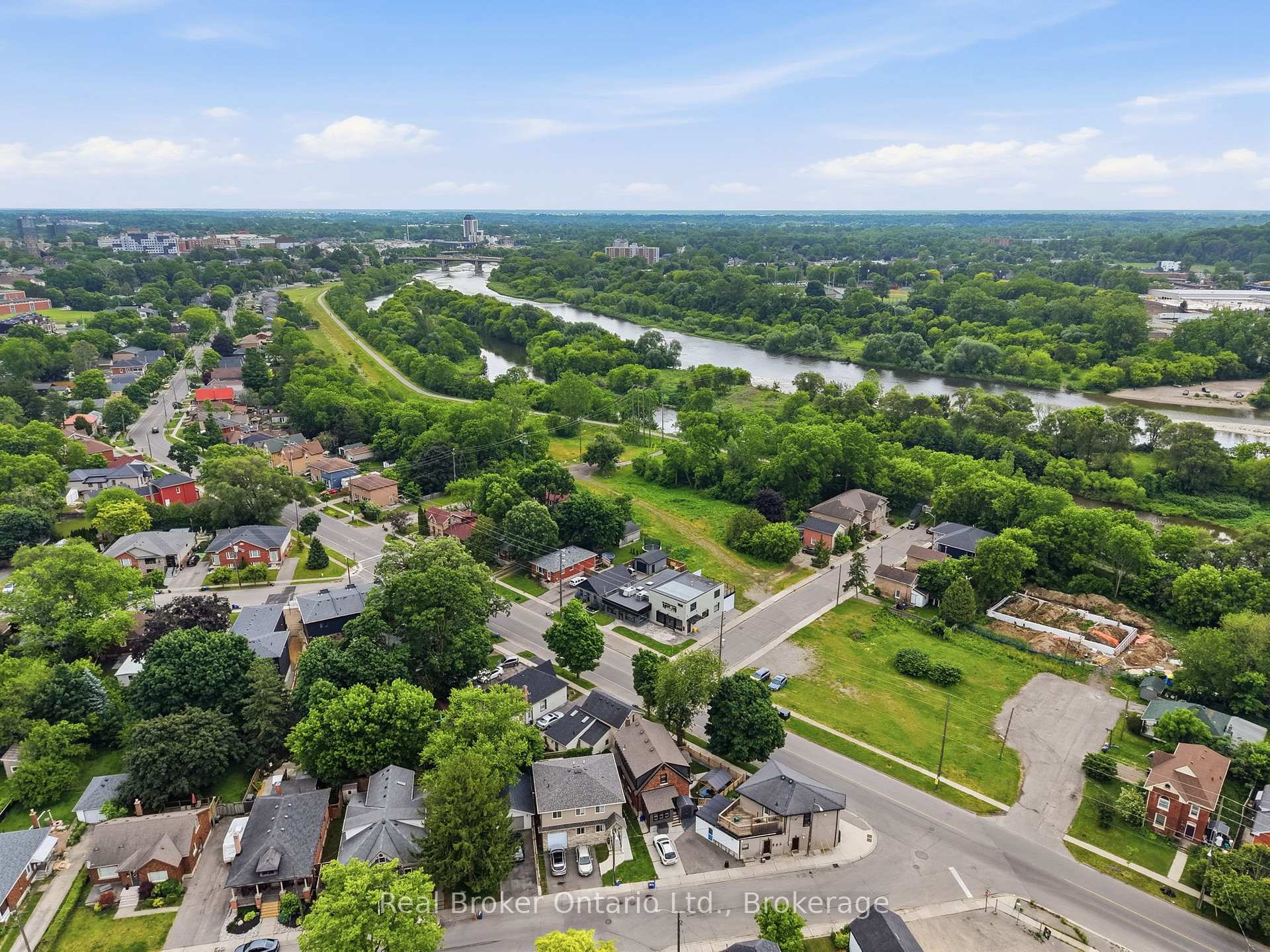 Photo 33 of 175 Grand River Avenue, Brantford, Holmedale — HOMEH