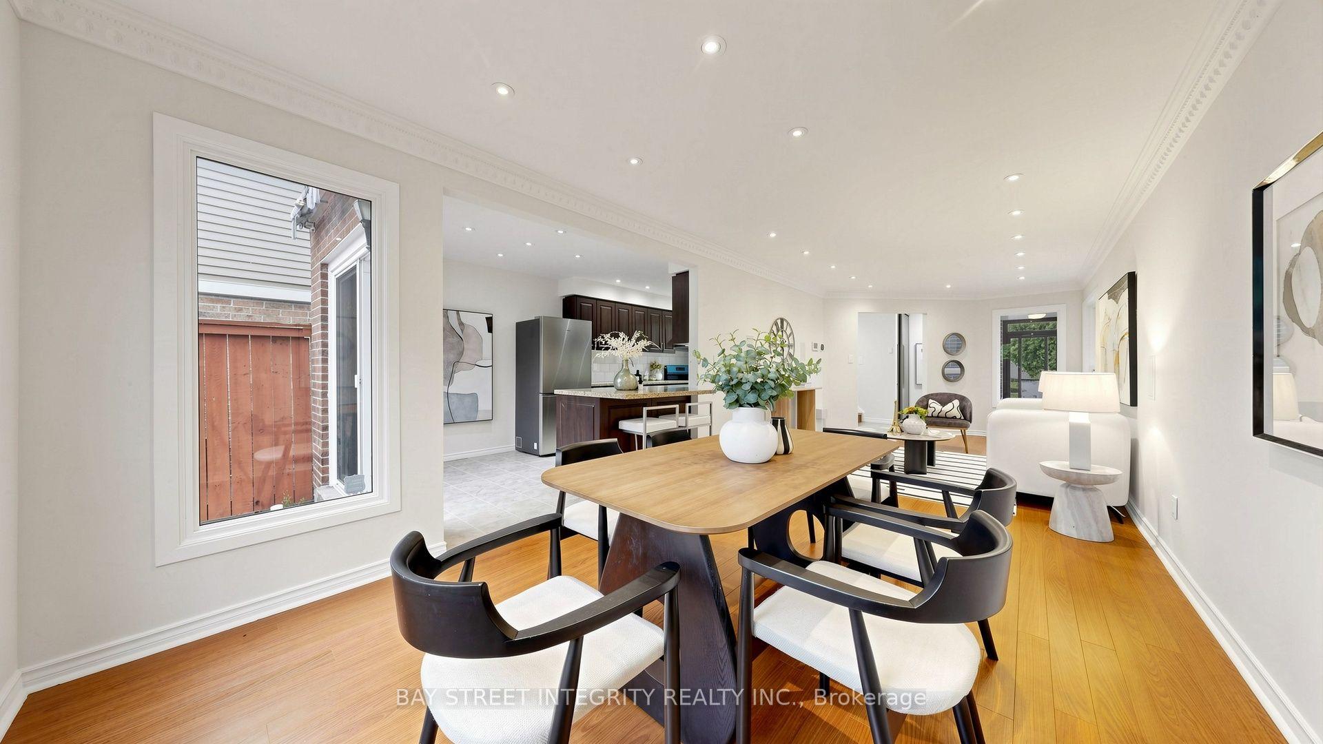 Photo 11 of 41 Jonathan Gate, Vaughan, Crestwood-Springfarm-Yorkhill — HOMEH