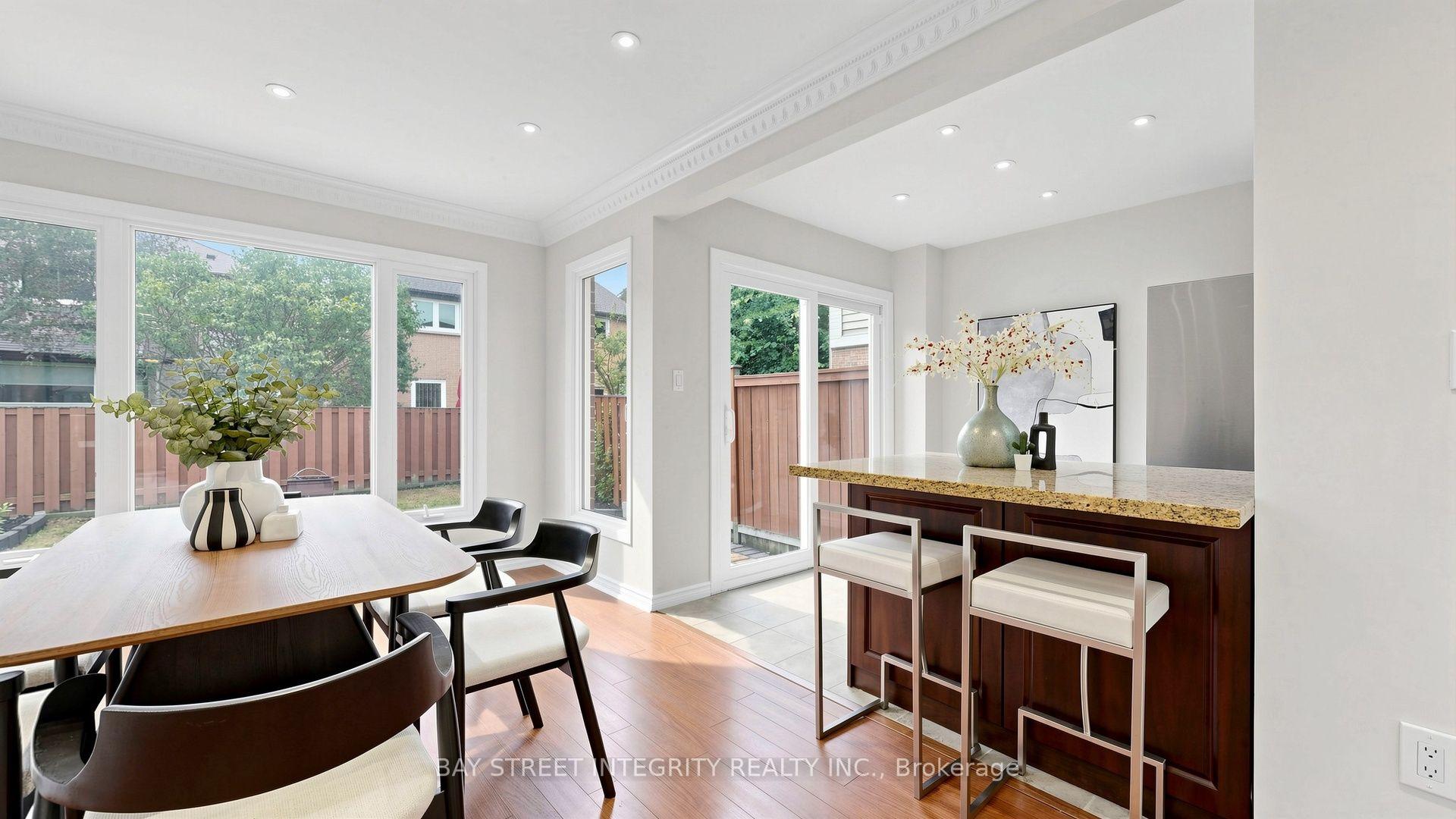 Photo 12 of 41 Jonathan Gate, Vaughan, Crestwood-Springfarm-Yorkhill — HOMEH