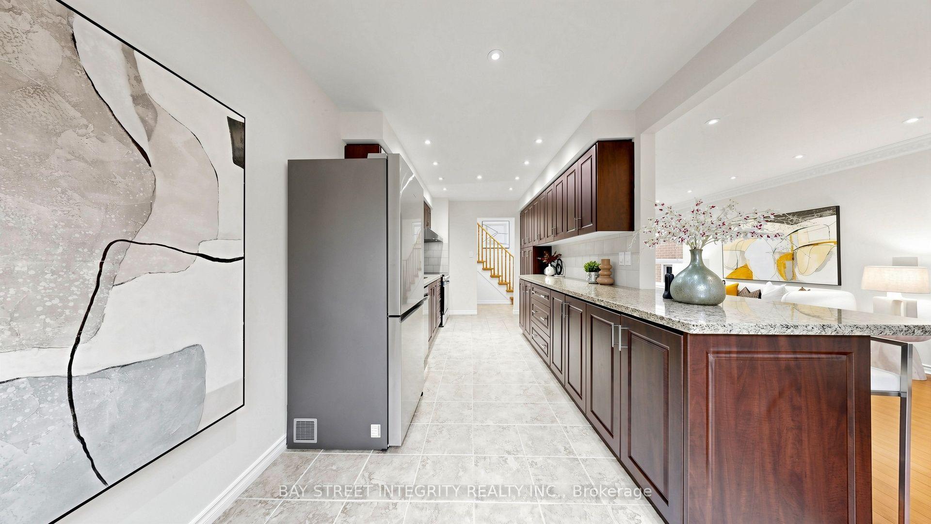 Photo 15 of 41 Jonathan Gate, Vaughan, Crestwood-Springfarm-Yorkhill — HOMEH