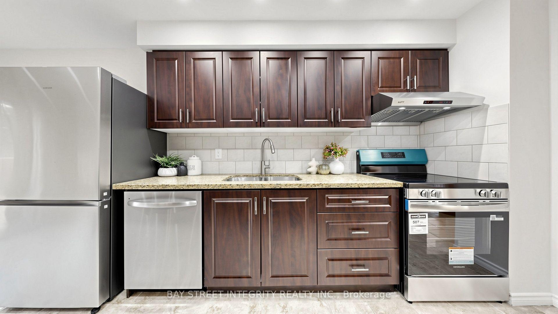 Photo 16 of 41 Jonathan Gate, Vaughan, Crestwood-Springfarm-Yorkhill — HOMEH