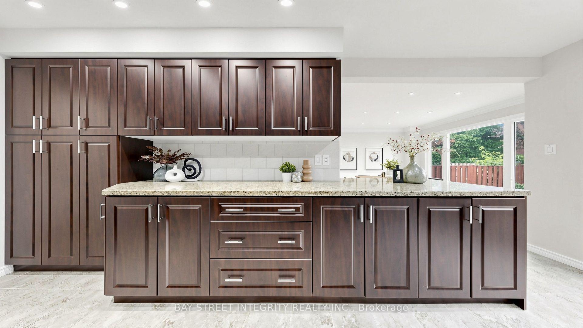 Photo 17 of 41 Jonathan Gate, Vaughan, Crestwood-Springfarm-Yorkhill — HOMEH