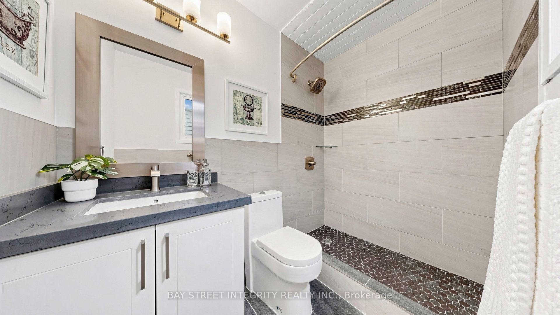 Photo 30 of 41 Jonathan Gate, Vaughan, Crestwood-Springfarm-Yorkhill — HOMEH