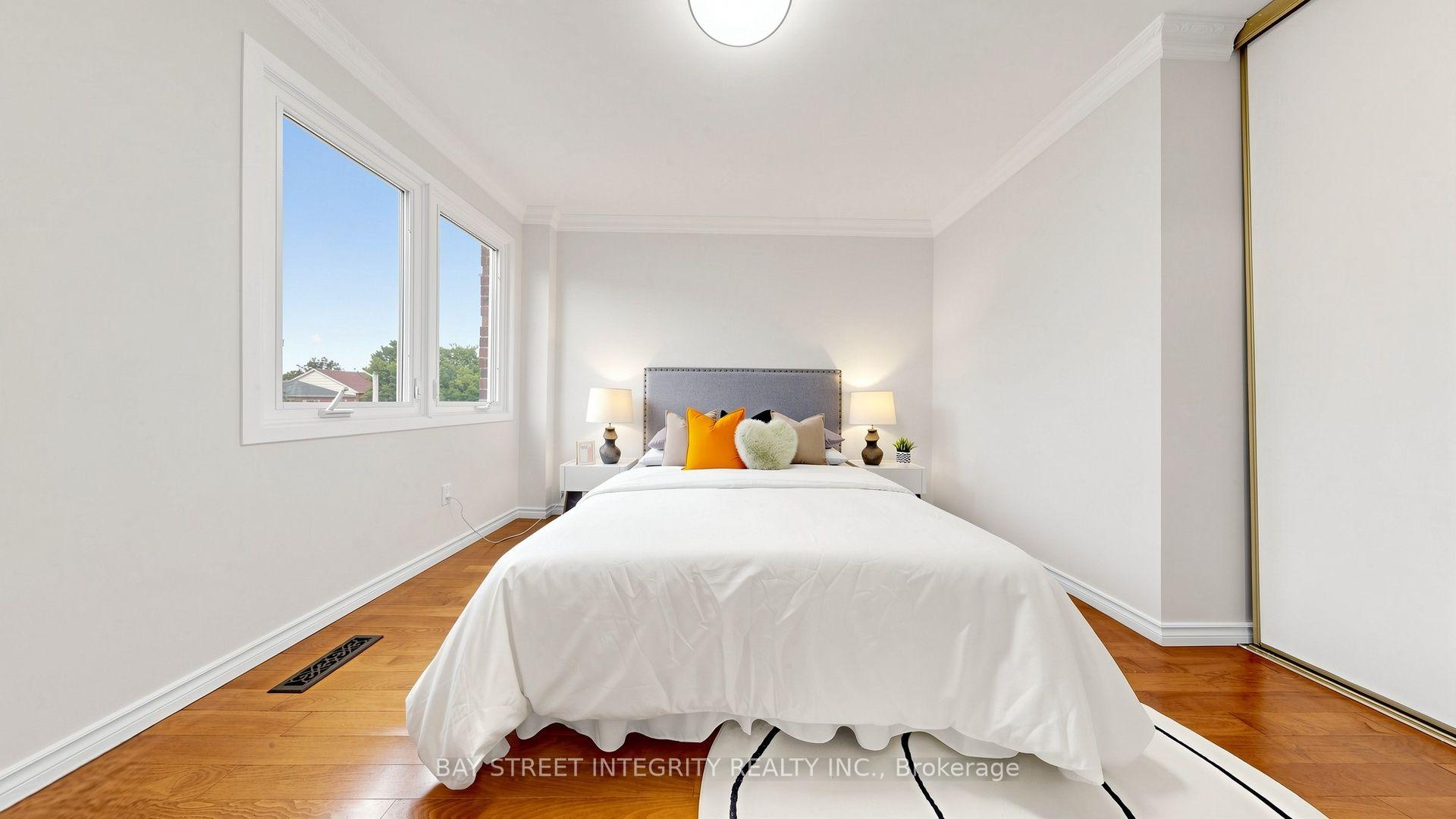 Photo 32 of 41 Jonathan Gate, Vaughan, Crestwood-Springfarm-Yorkhill — HOMEH