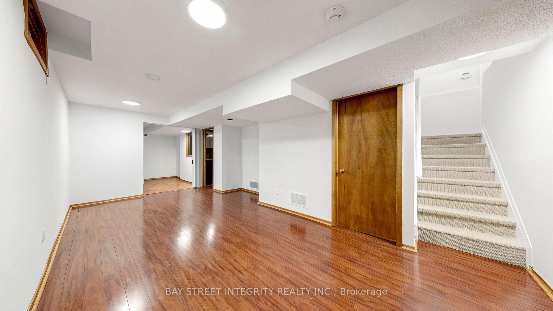 Photo 40 of 41 Jonathan Gate, Vaughan, Crestwood-Springfarm-Yorkhill — HOMEH