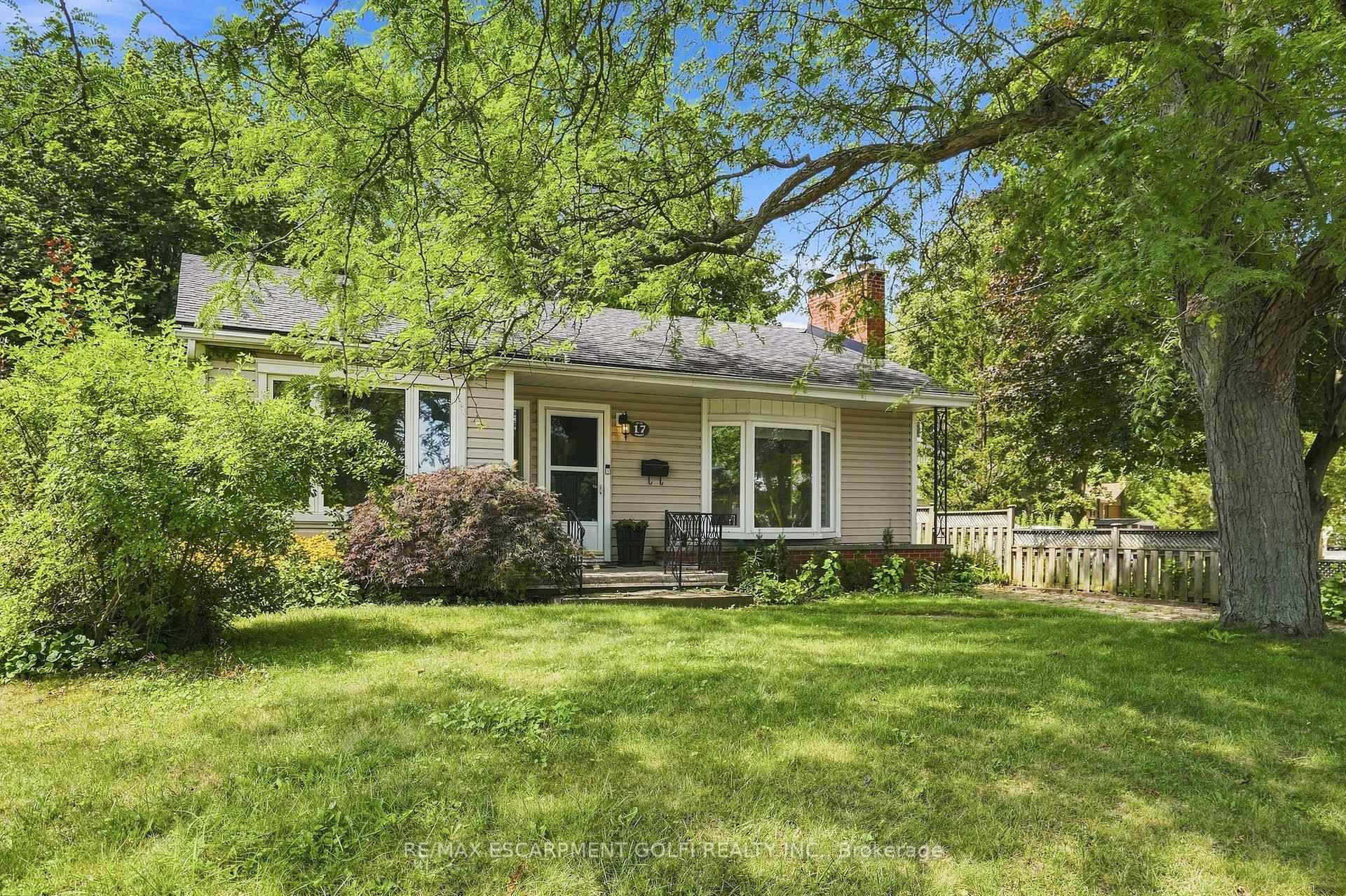 Photo 2 of Unit MAIN, 17 Rita Street, Hamilton, Dundas — HOMEH
