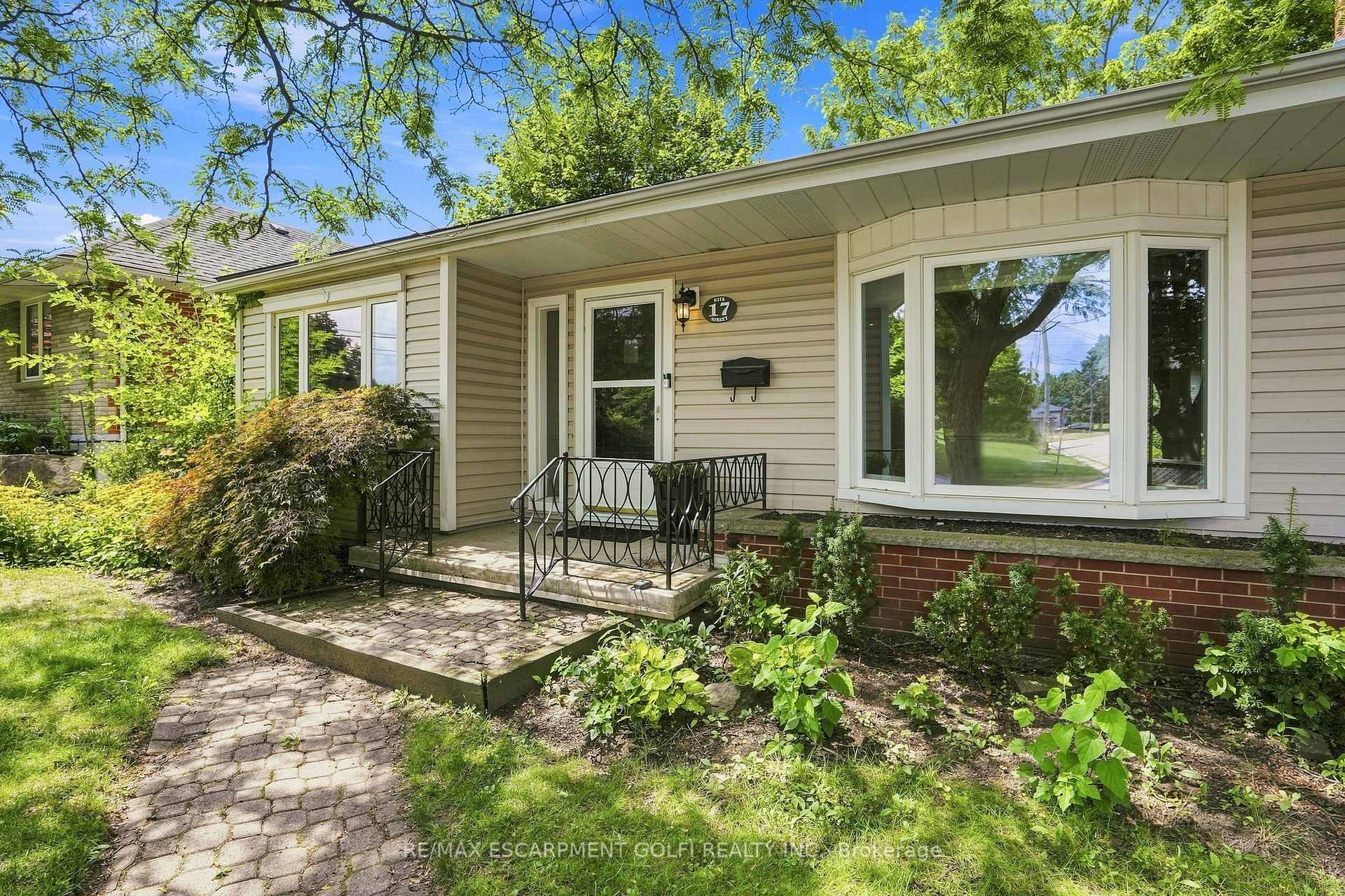 Photo 4 of Unit MAIN, 17 Rita Street, Hamilton, Dundas — HOMEH