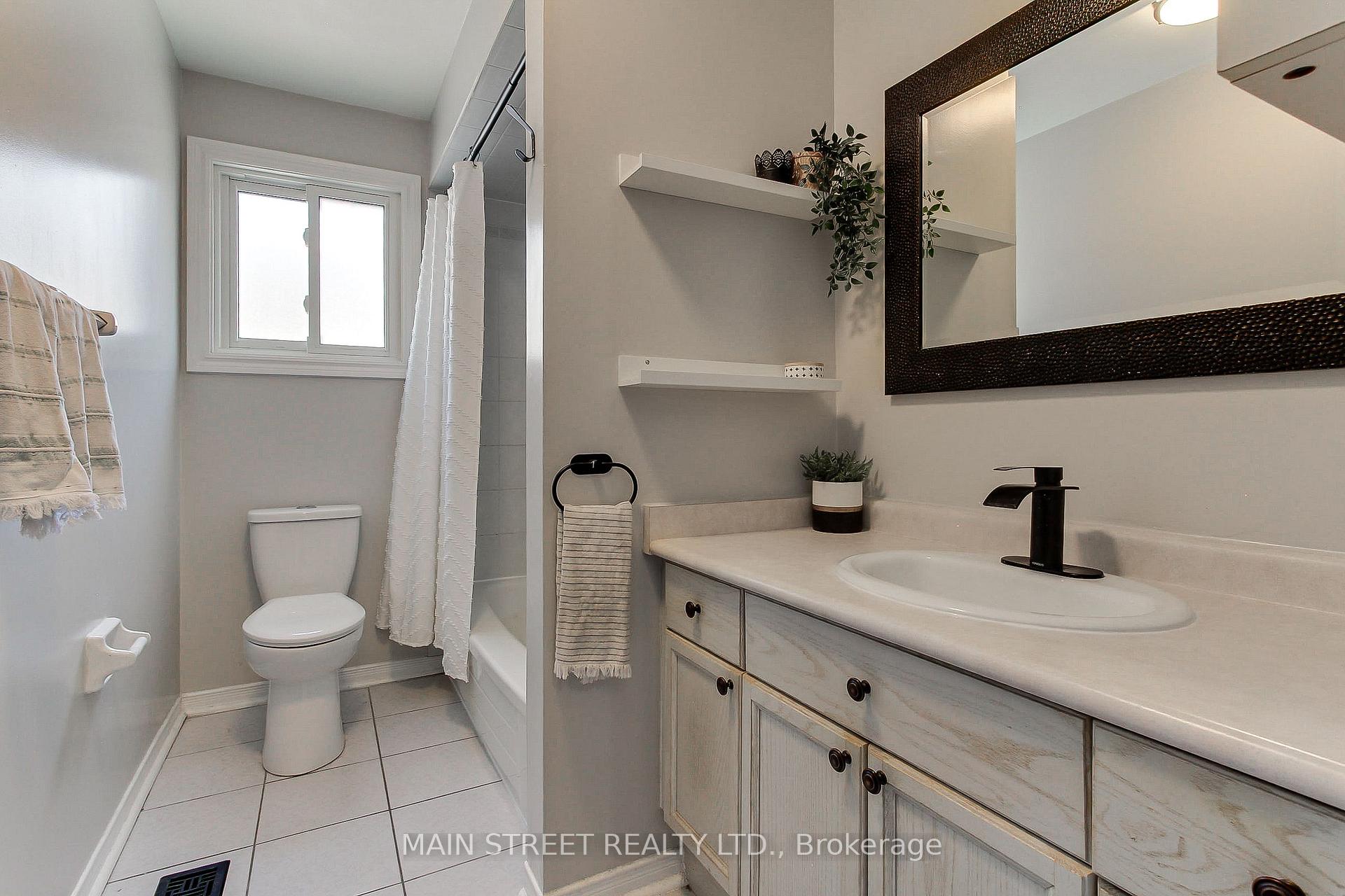 Photo 24 of 109 Bishop Drive, Barrie, Ardagh — HOMEH