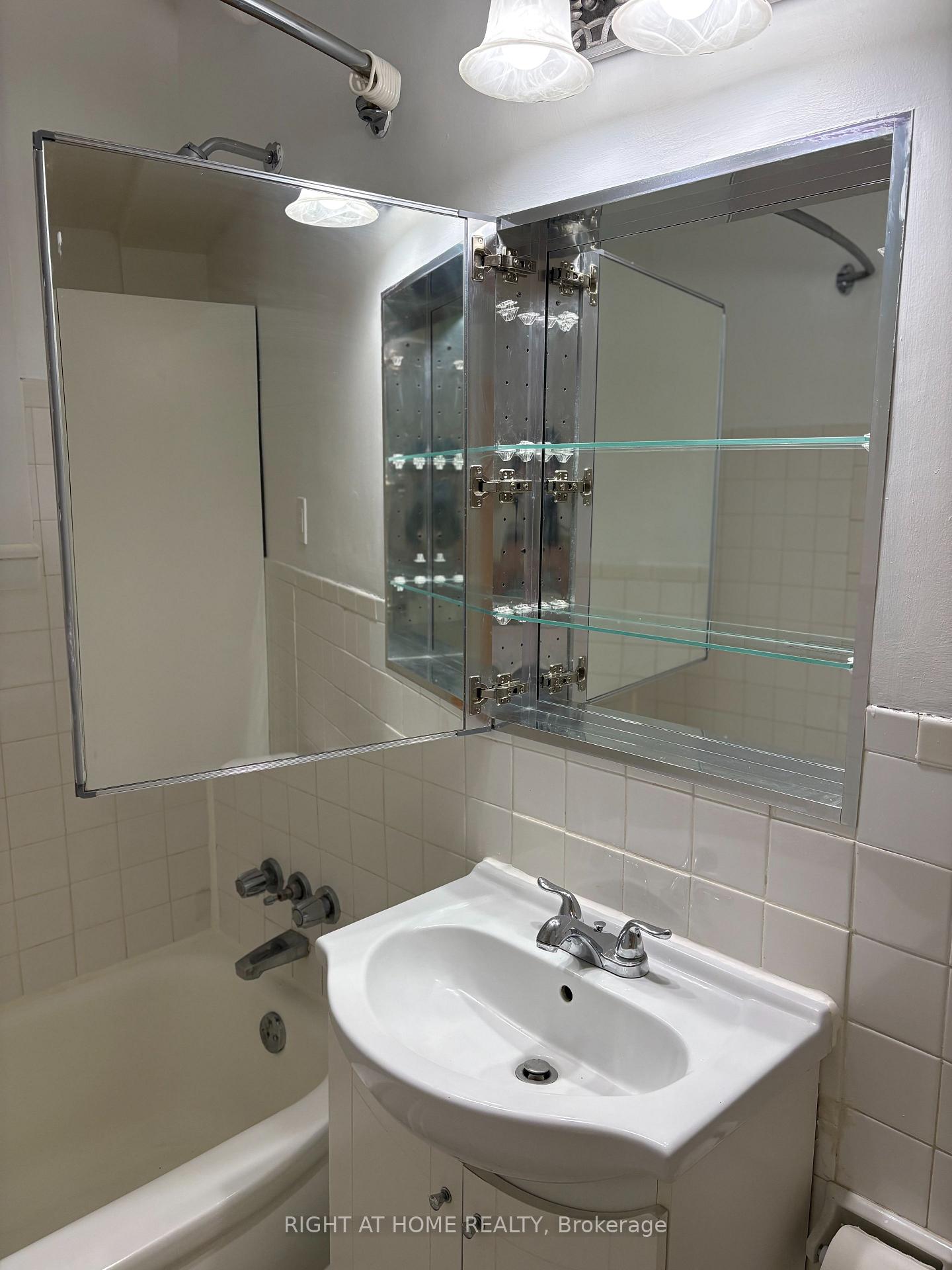 Photo 14 of Unit one, 170 Bowood Avenue, Toronto, Lawrence Park North — HOMEH