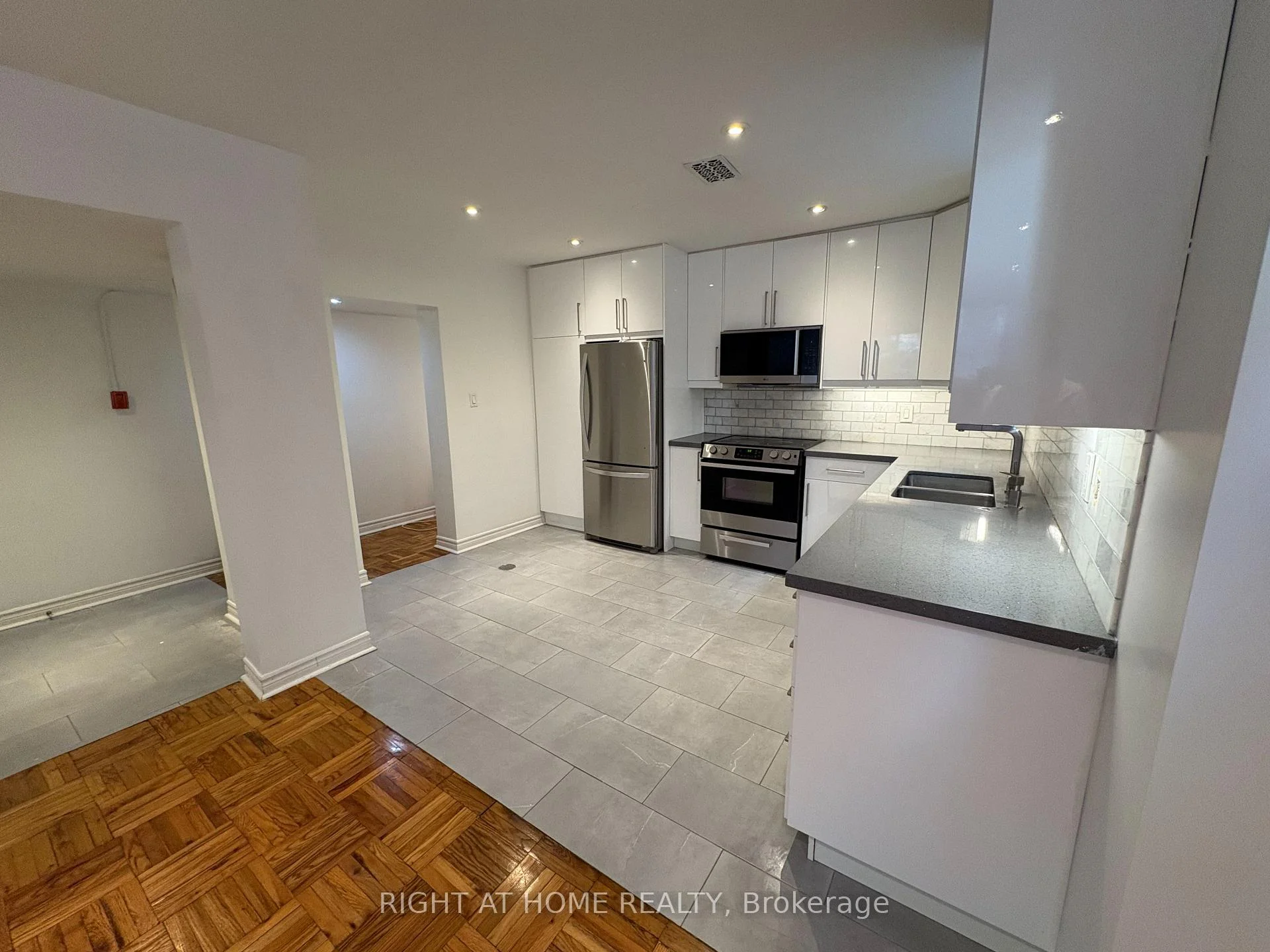 Photo 16 of Unit one, 170 Bowood Avenue, Toronto, Lawrence Park North — HOMEH