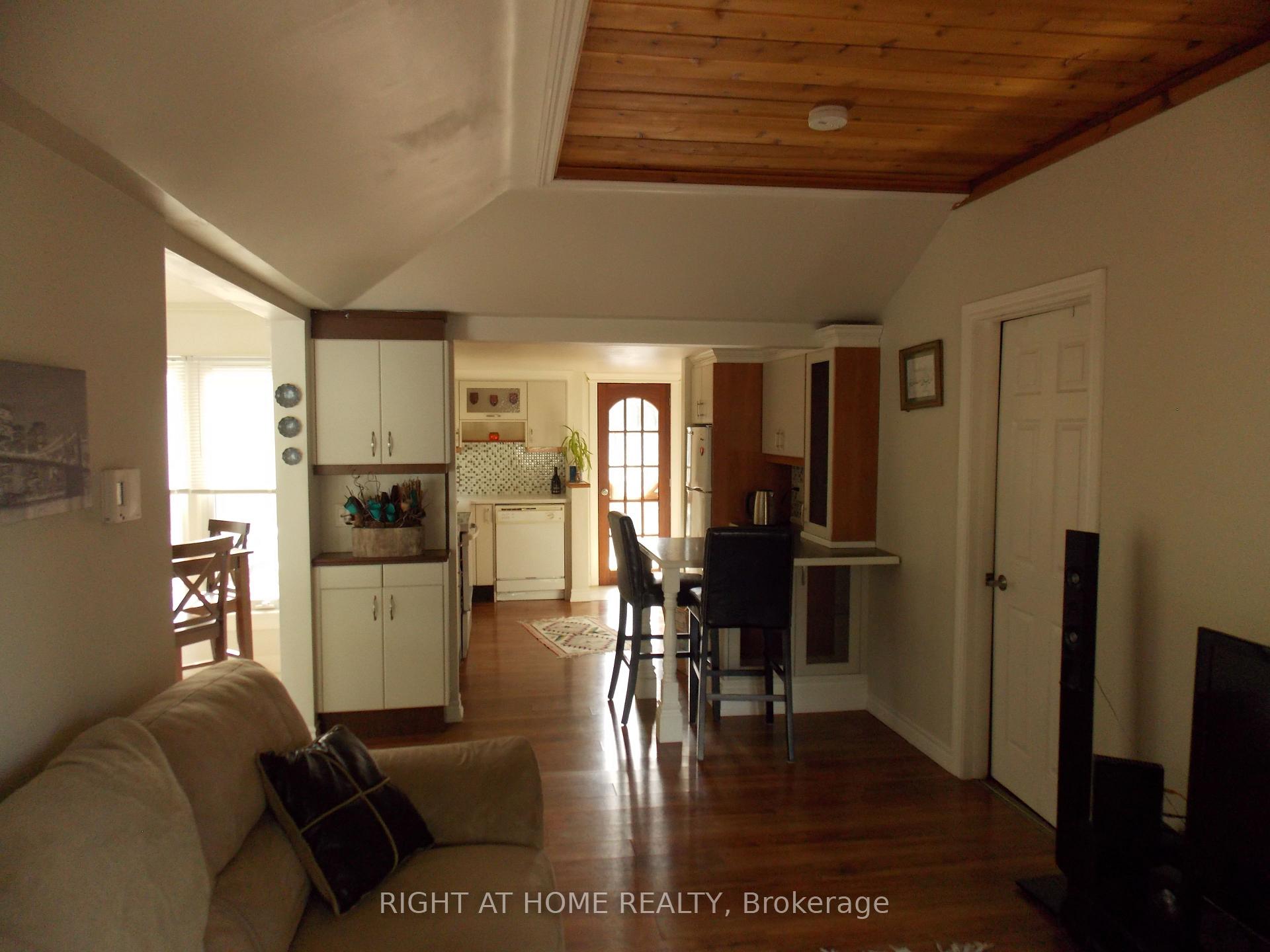 Photo 4 of 10 Rosehill Drive, Whitchurch-Stouffville, Rural Whitchurch-Stouffville — HOMEH