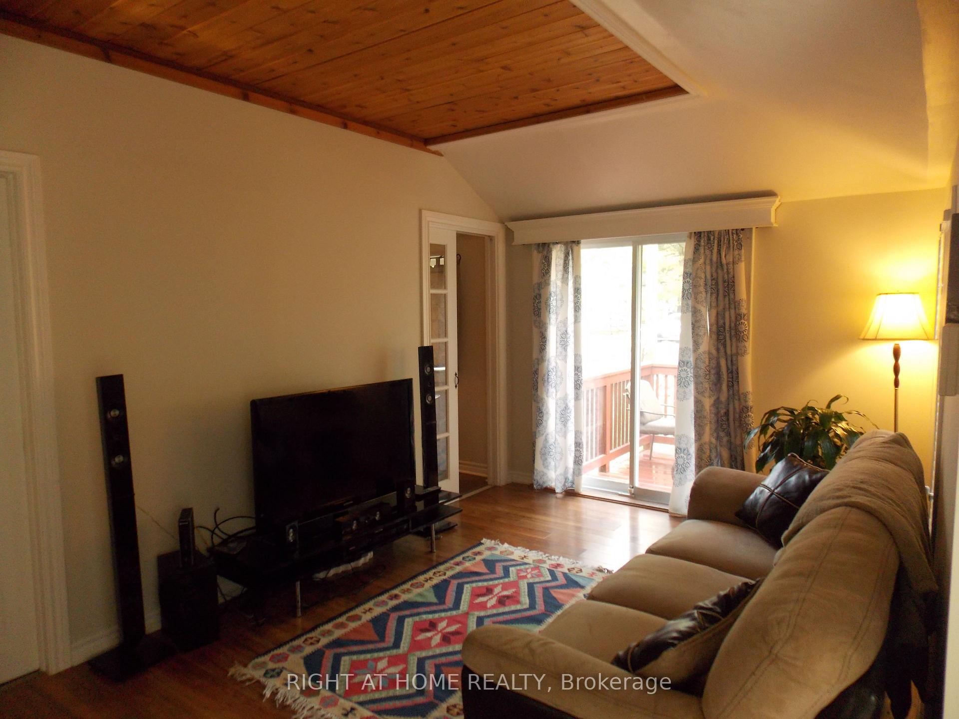 Photo 6 of 10 Rosehill Drive, Whitchurch-Stouffville, Rural Whitchurch-Stouffville — HOMEH