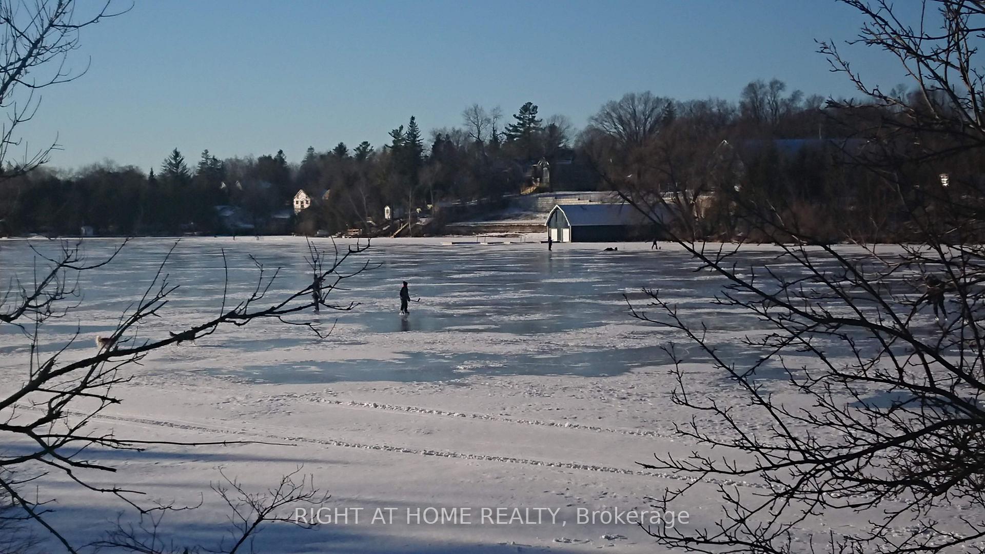 Photo 18 of 10 Rosehill Drive, Whitchurch-Stouffville, Rural Whitchurch-Stouffville — HOMEH