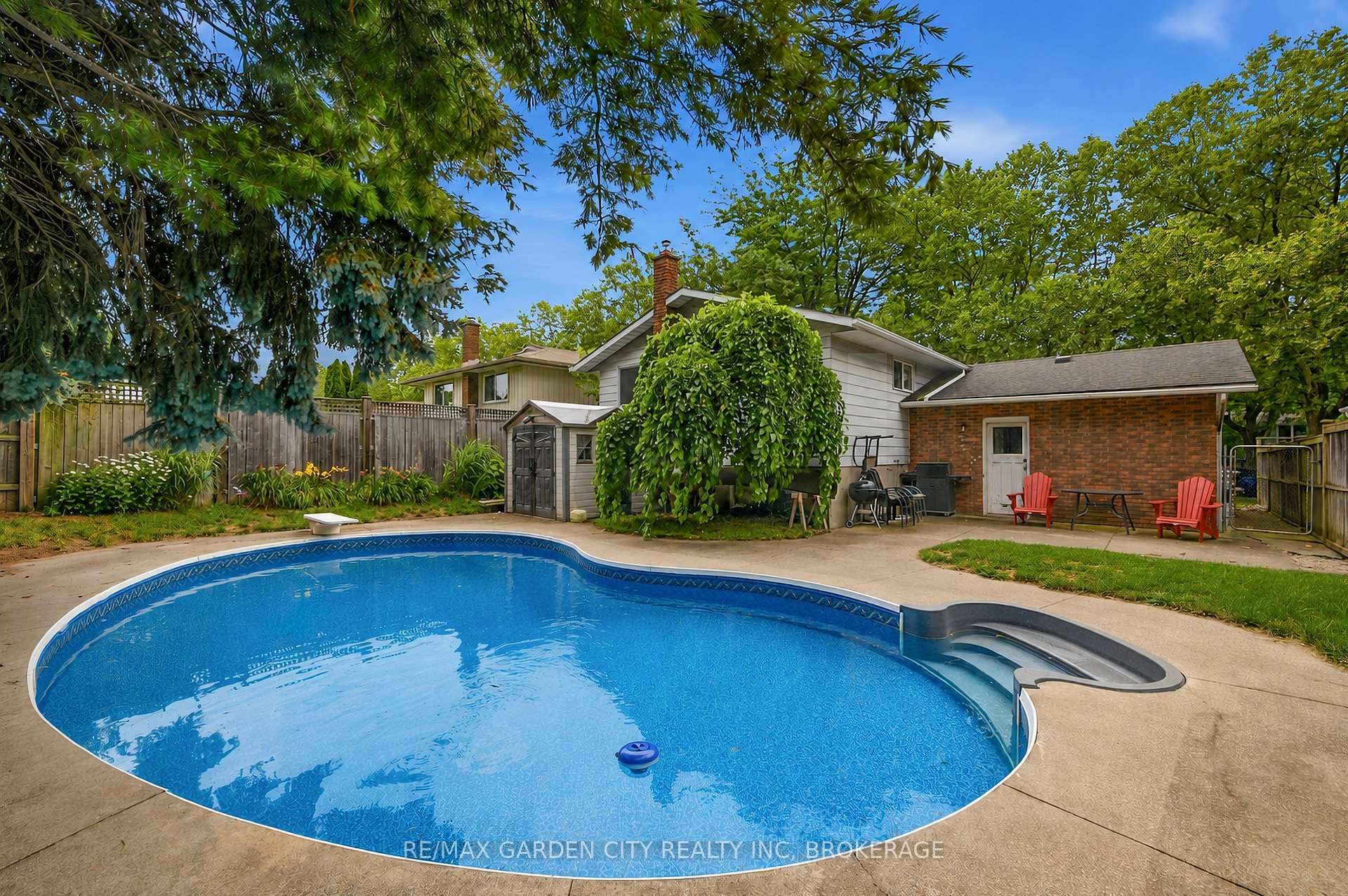 Photo 2 of 11 Kimbermount Drive, St. Catharines, Lakeshore — HOMEH
