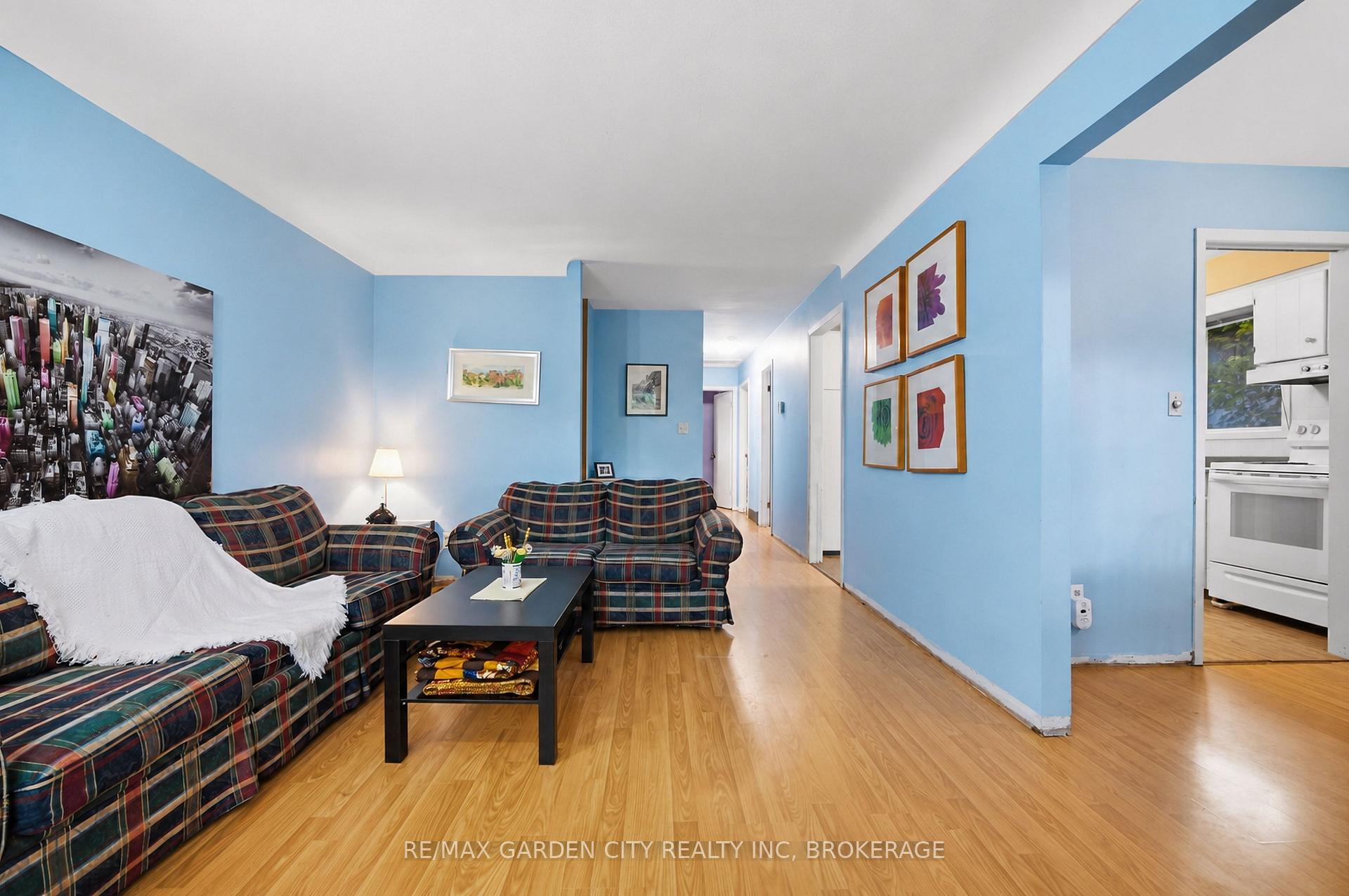 Photo 8 of 11 Kimbermount Drive, St. Catharines, Lakeshore — HOMEH