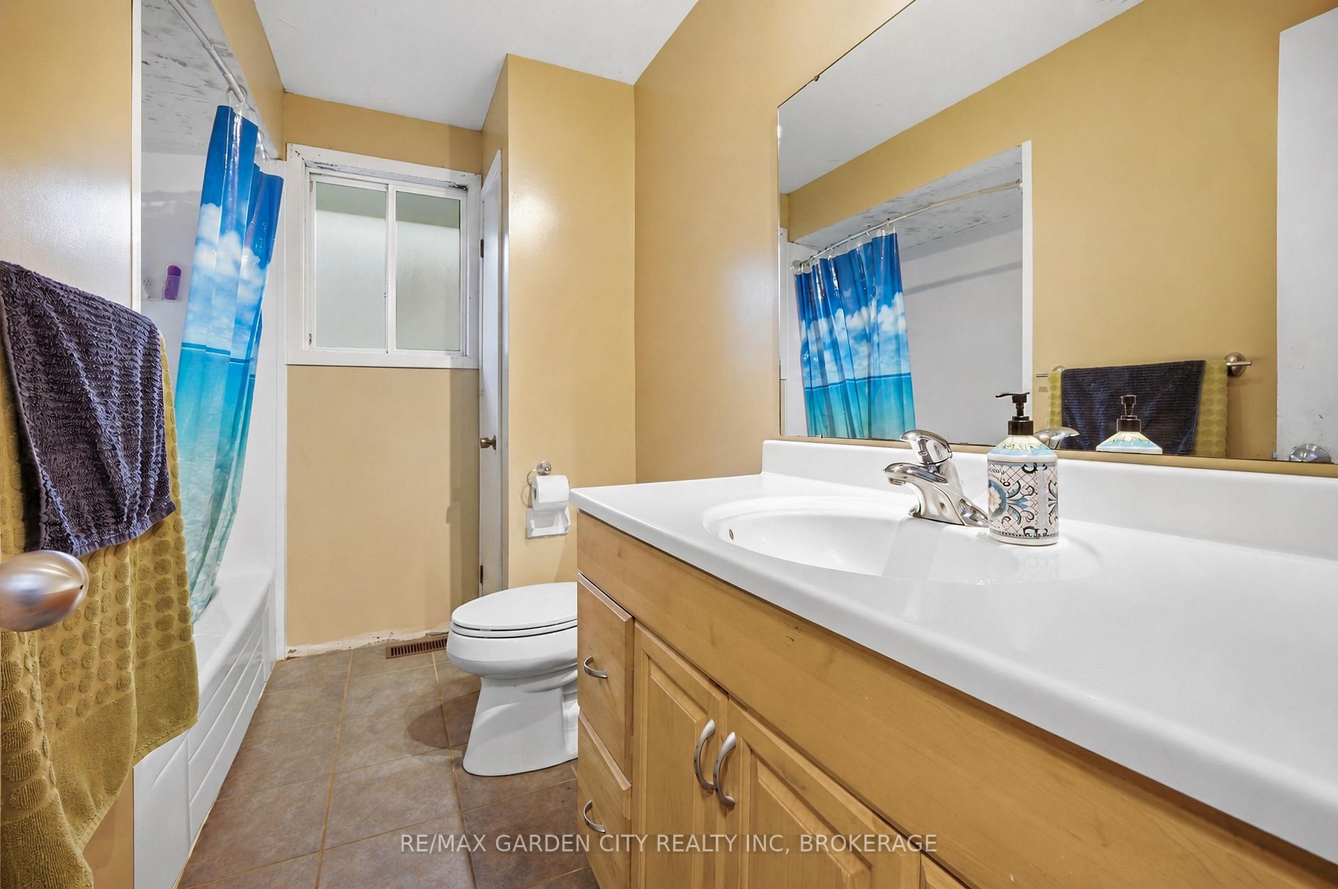 Photo 14 of 11 Kimbermount Drive, St. Catharines, Lakeshore — HOMEH