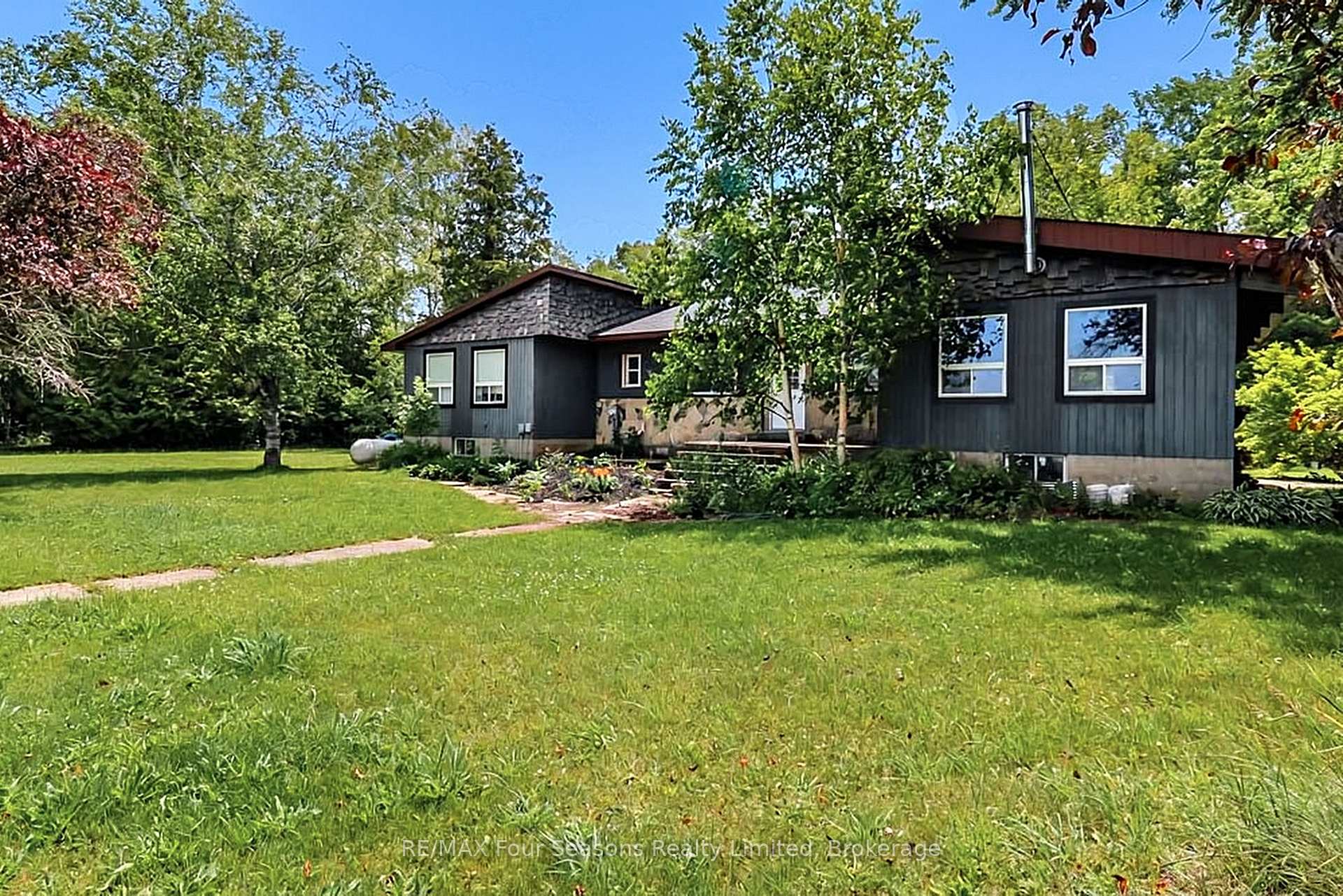 Photo 35 of 7363 Sideroad 33 34 Road, Clearview, Rural Clearview — HOMEH
