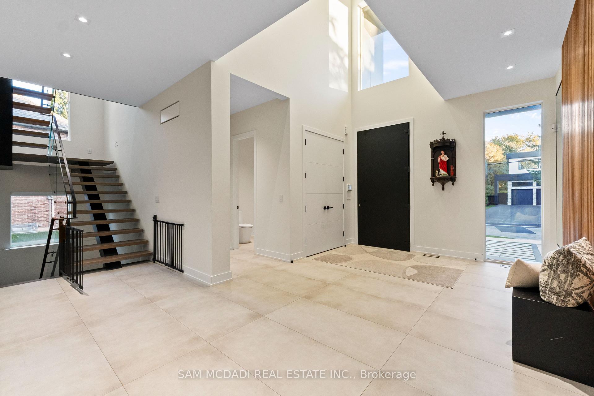 Photo 3 of 2075 Shawanaga Trail, Mississauga, Sheridan — HOMEH