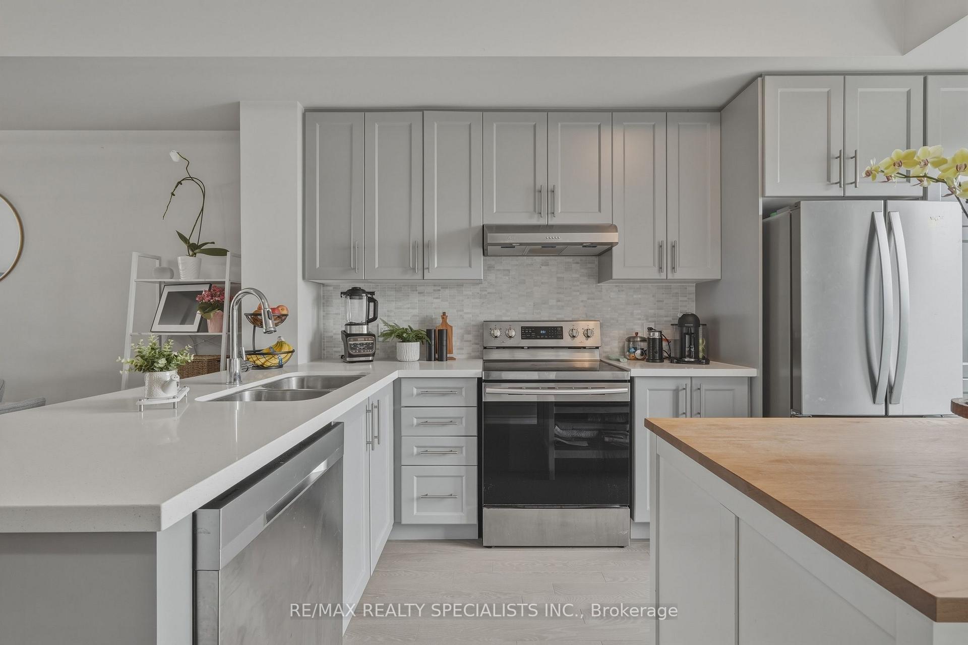 Photo 8 of Unit 20, 348 Wheat Boom Drive, Oakville, Joshua Meadows — HOMEH