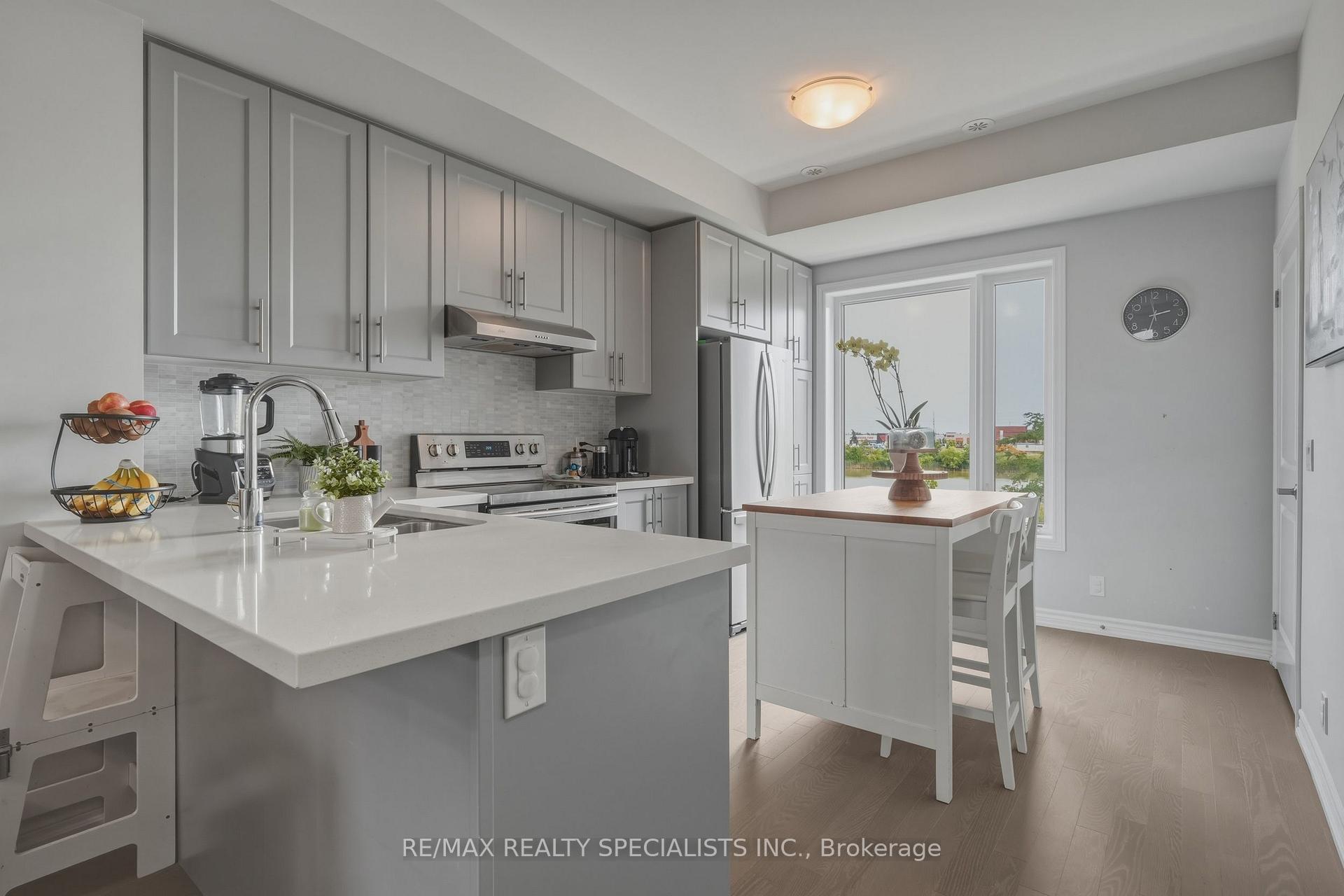 Photo 9 of Unit 20, 348 Wheat Boom Drive, Oakville, Joshua Meadows — HOMEH