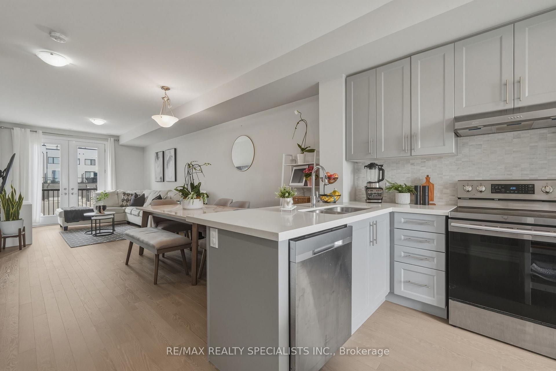 Photo 12 of Unit 20, 348 Wheat Boom Drive, Oakville, Joshua Meadows — HOMEH